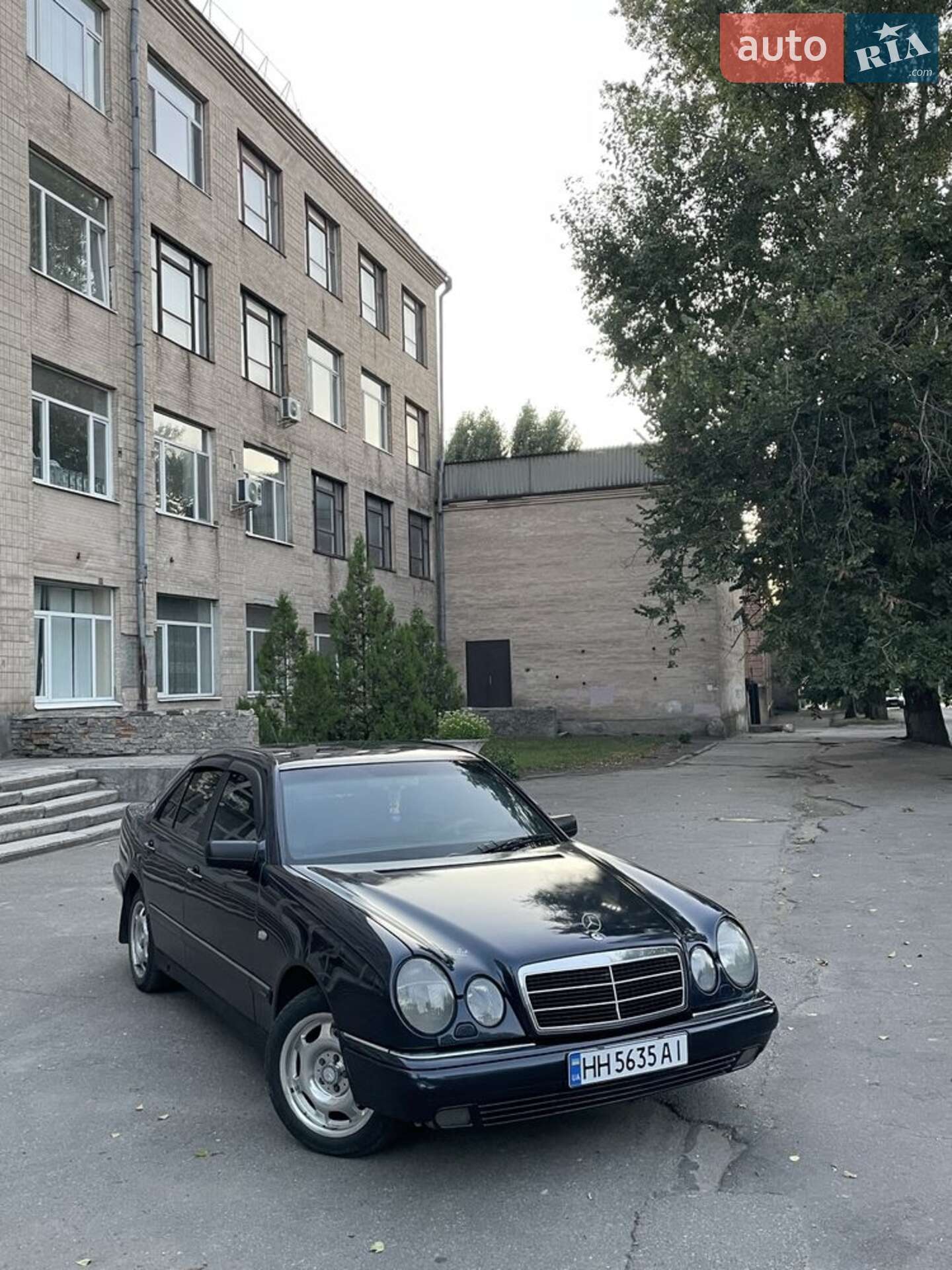 MERCEDES-BENZ 280 1996
