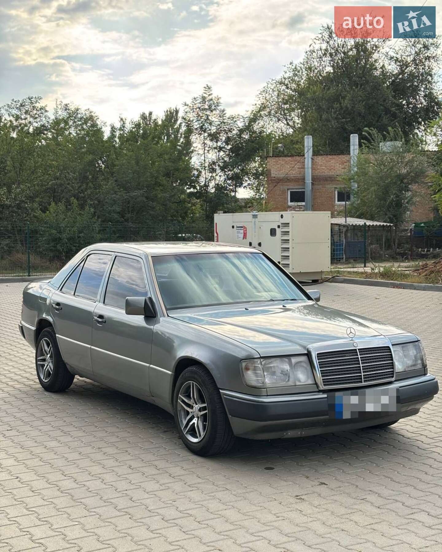 MERCEDES-BENZ 260 E 1992