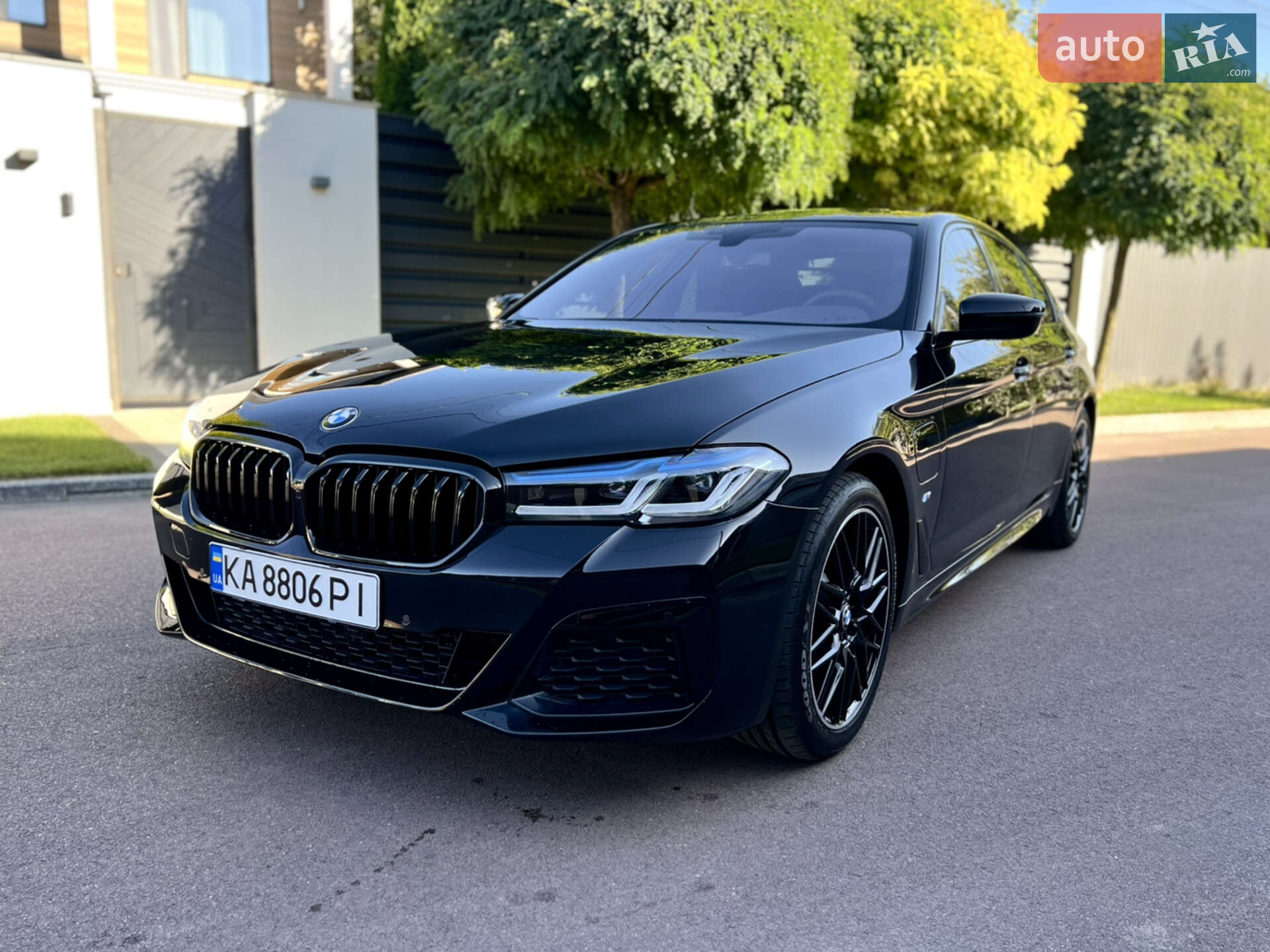Головне фото звіту автомобіля BMW 530E 2017