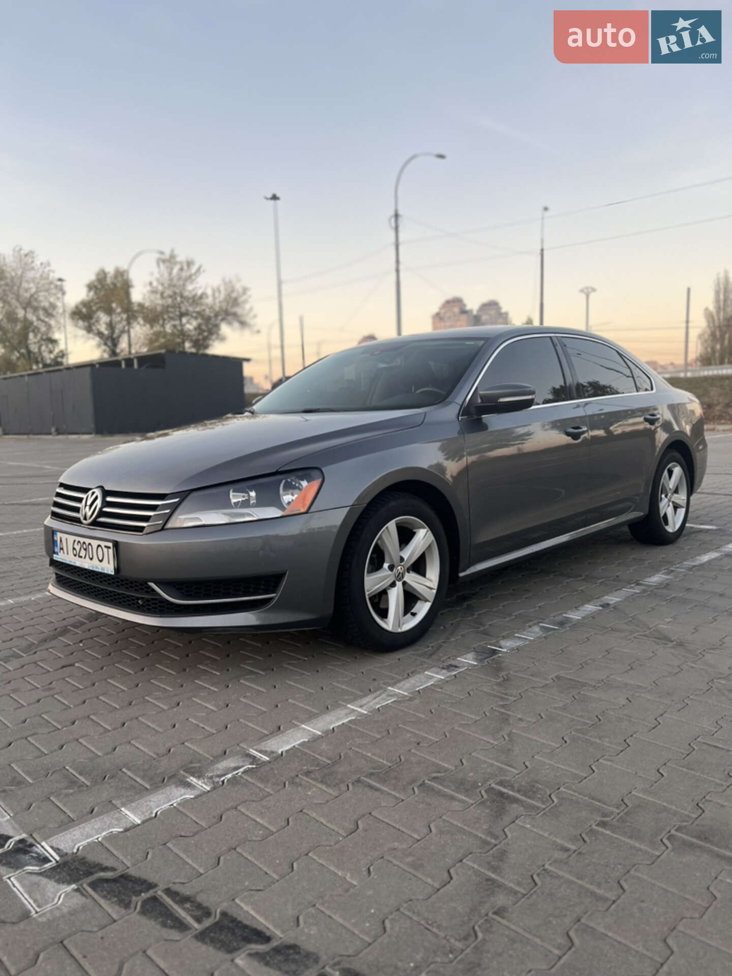 VOLKSWAGEN PASSAT 2012