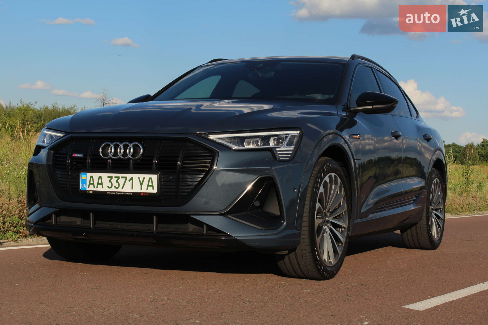 Головне фото звіту автомобіля AUDI E-TRON 2022