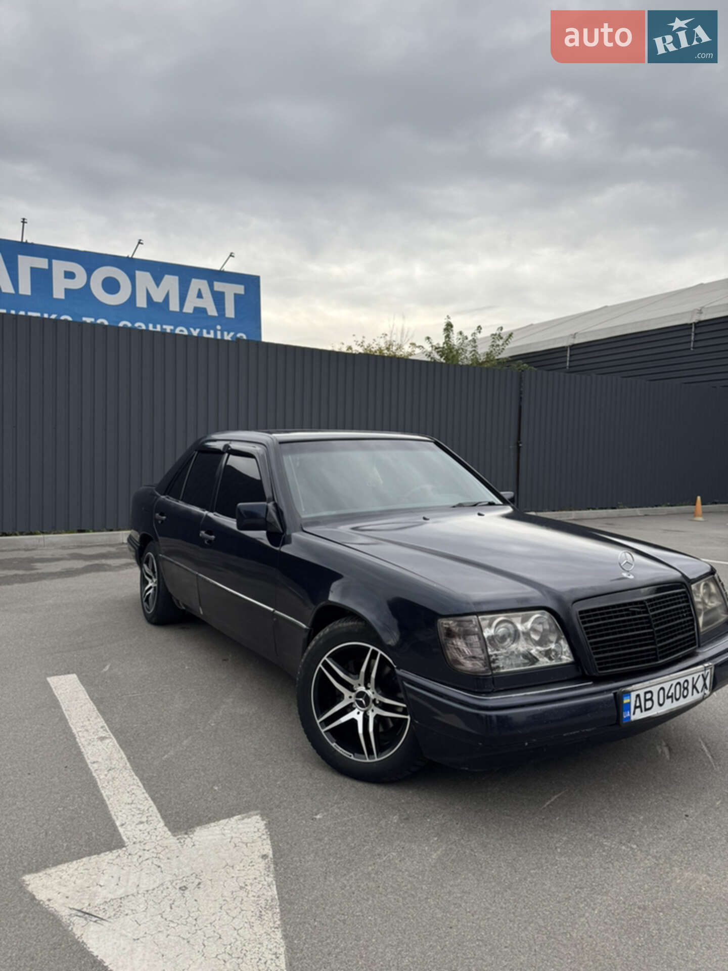 MERCEDES-BENZ 230 1987