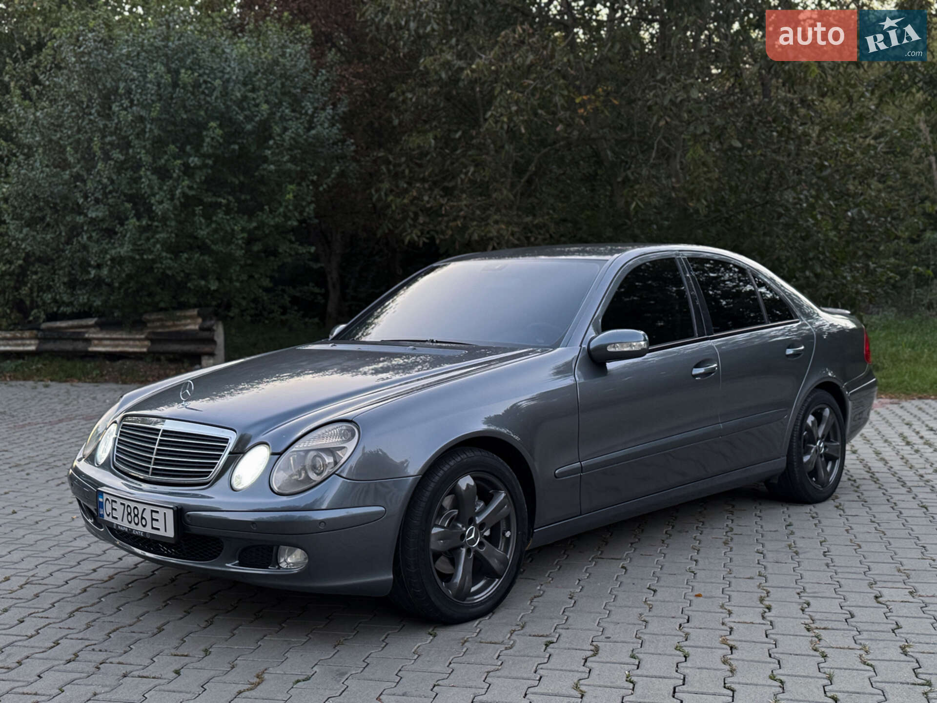 MERCEDES-BENZ E 220 2005