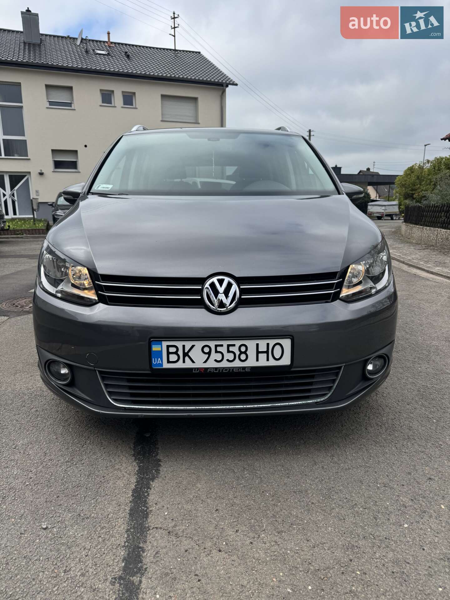 VOLKSWAGEN TOURAN 2011