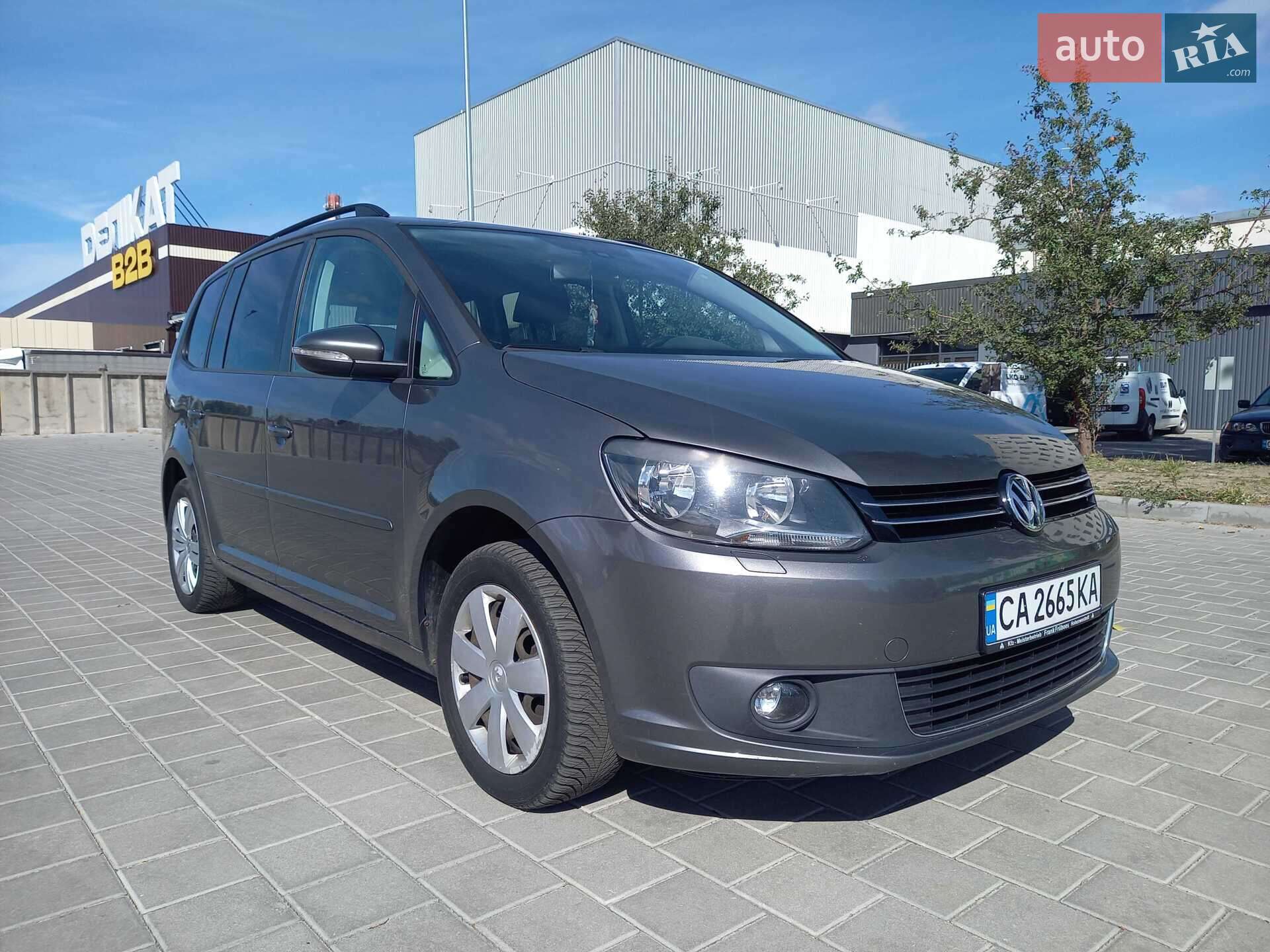 VOLKSWAGEN TOURAN 2011