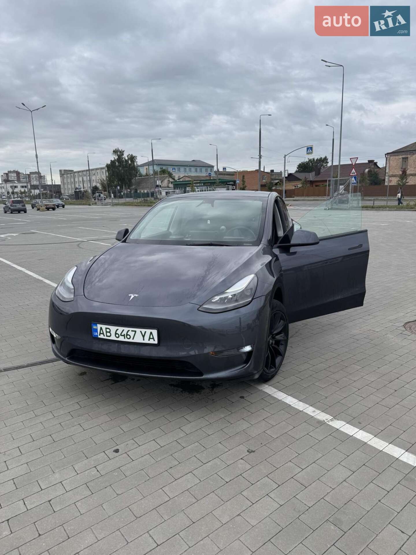 Головне фото звіту автомобіля TESLA MODEL Y 2023