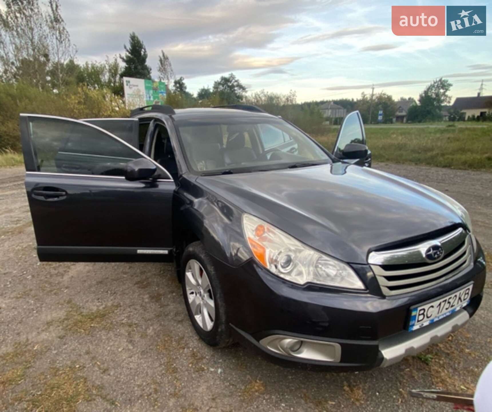 SUBARU OUTBACK 2012