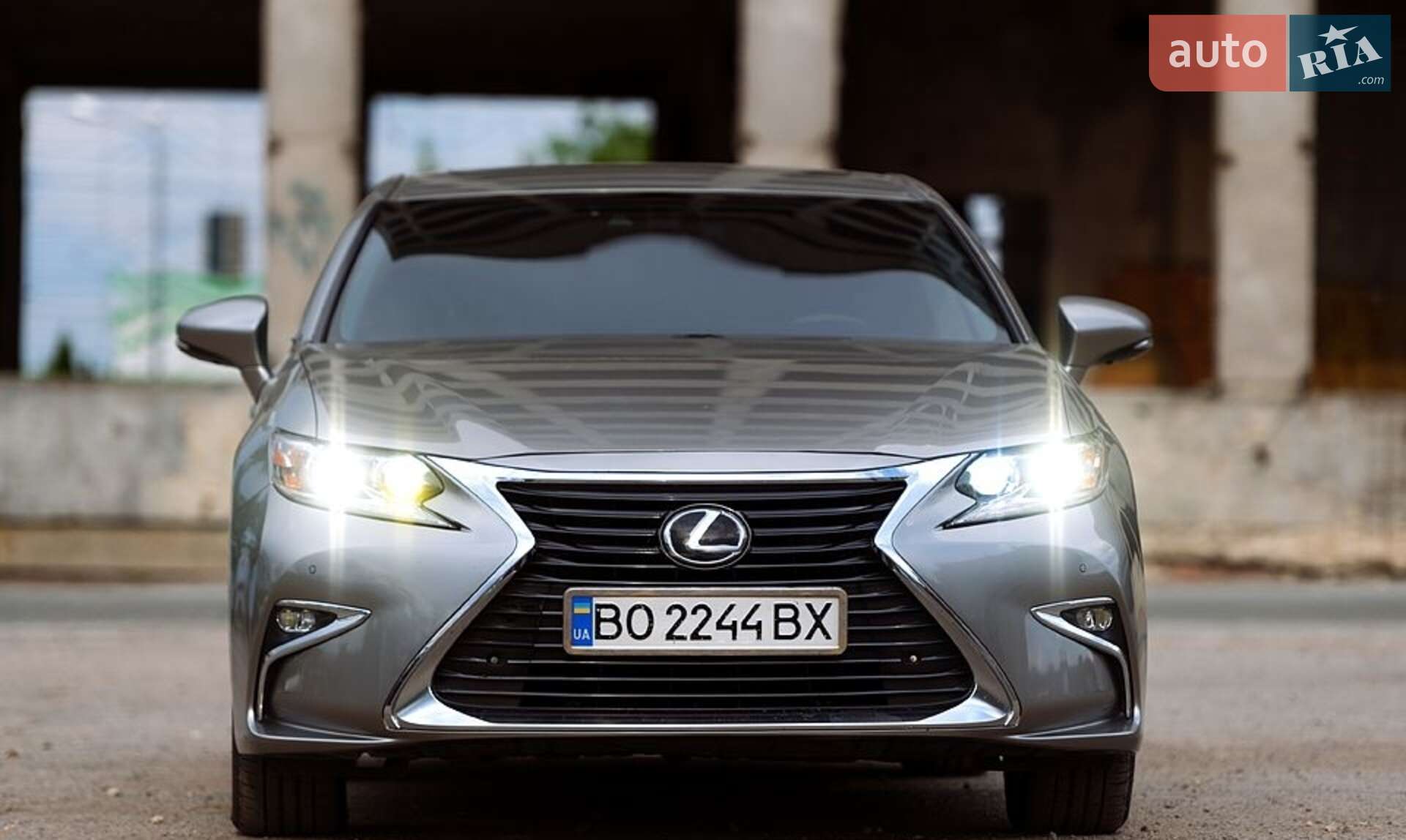 Головне фото звіту автомобіля LEXUS ES 300H 2015