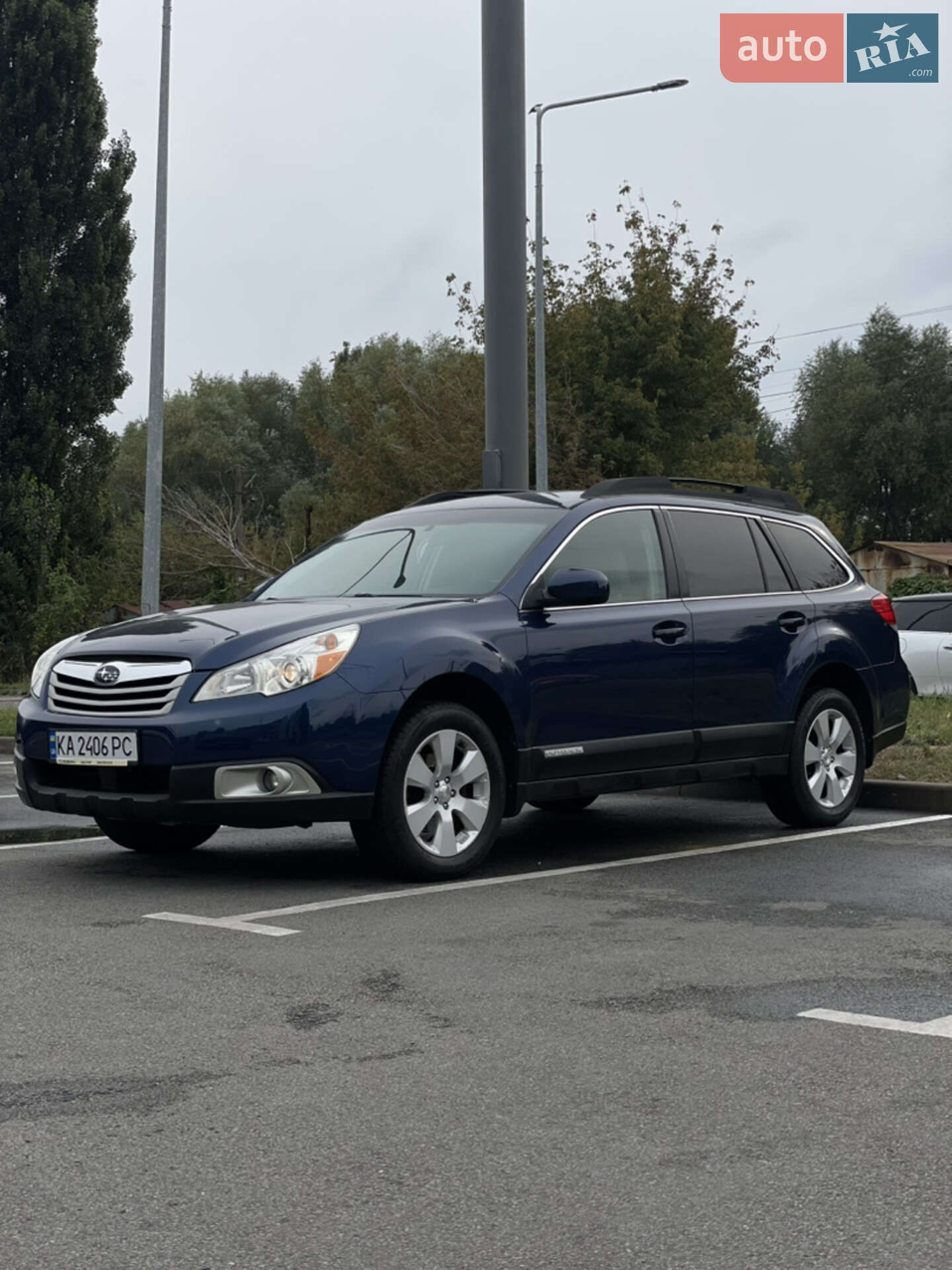 SUBARU OUTBACK 2011