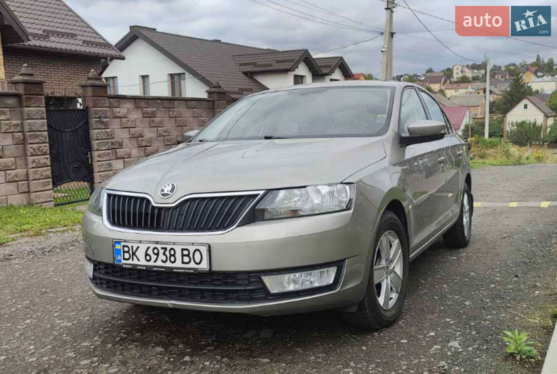 Головне фото звіту автомобіля SKODA RAPID 2016