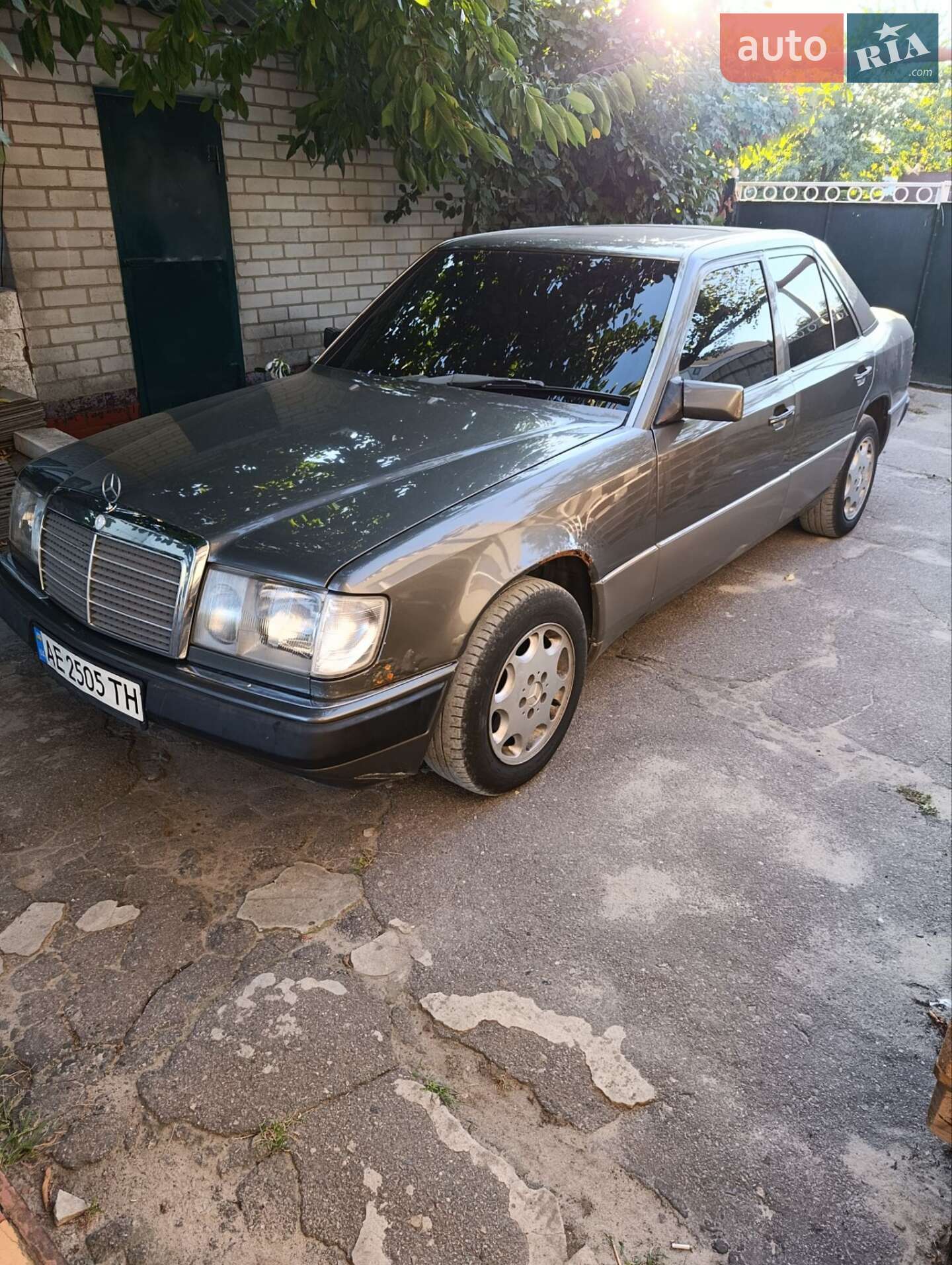 MERCEDES-BENZ 230 1991