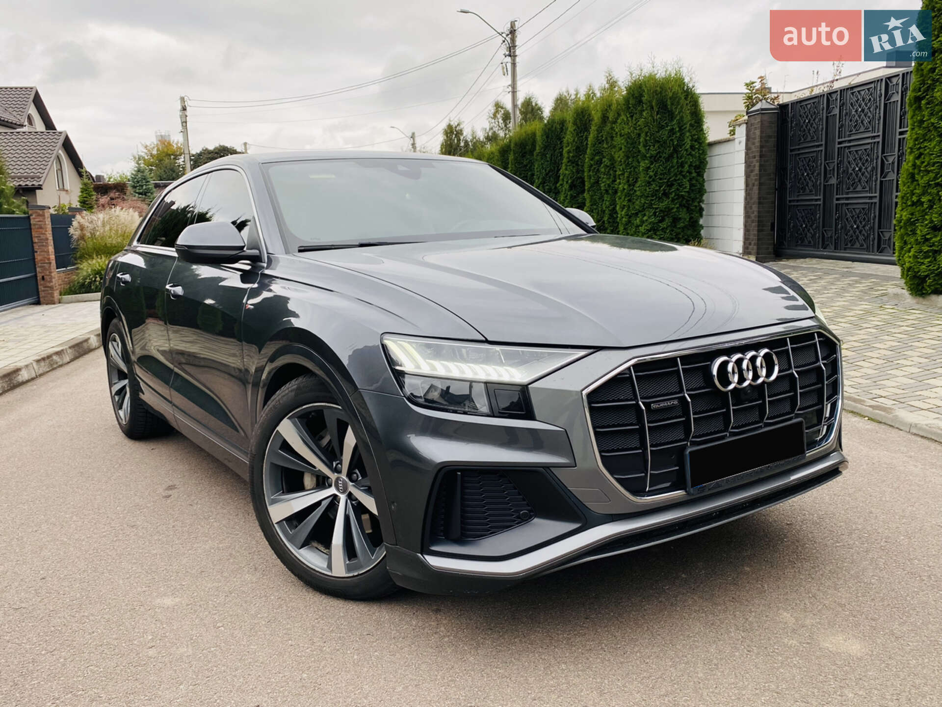 AUDI Q8