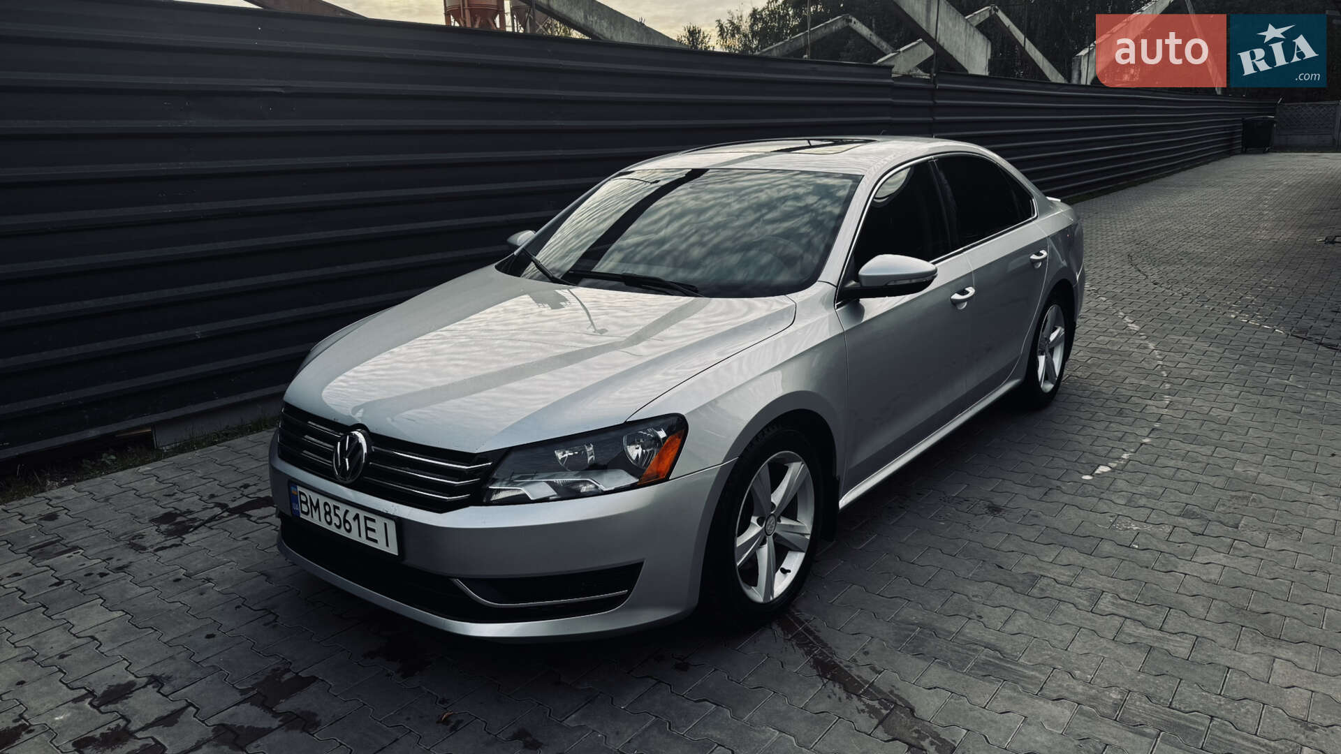 VOLKSWAGEN PASSAT 2011