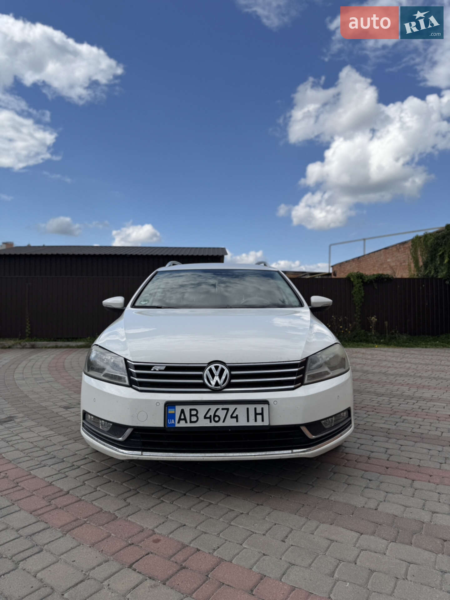 VOLKSWAGEN PASSAT 2011