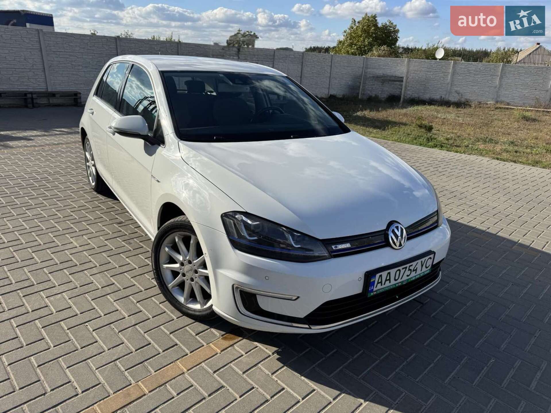 VOLKSWAGEN E-GOLF 2014
