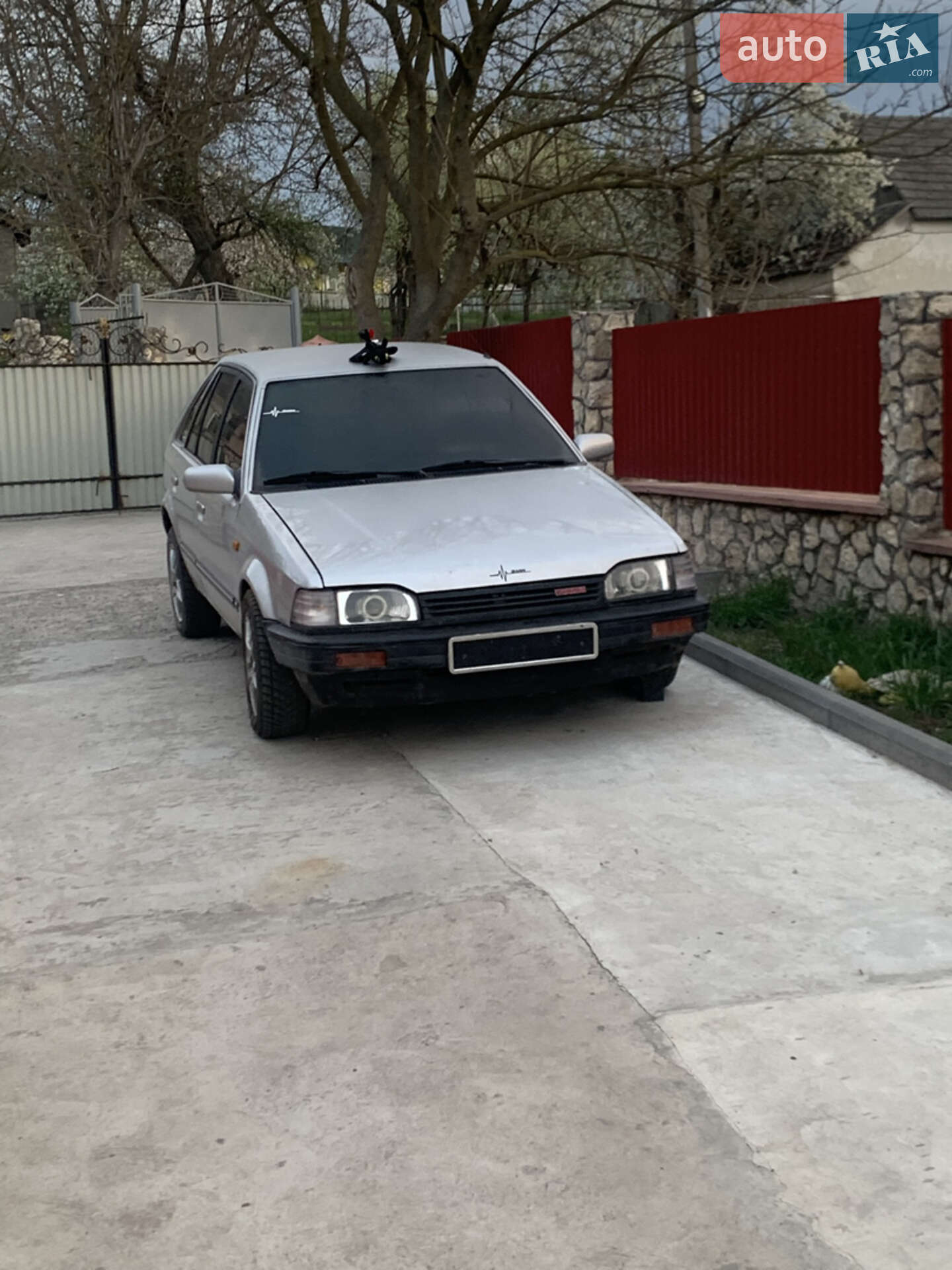 MAZDA 323 1989