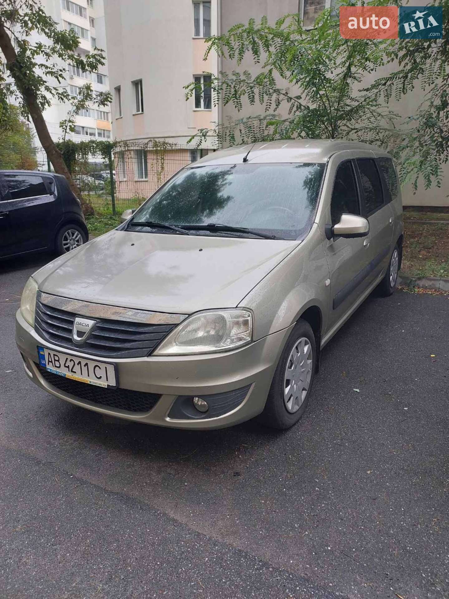 Головне фото звіту автомобіля DACIA LOGAN 2011