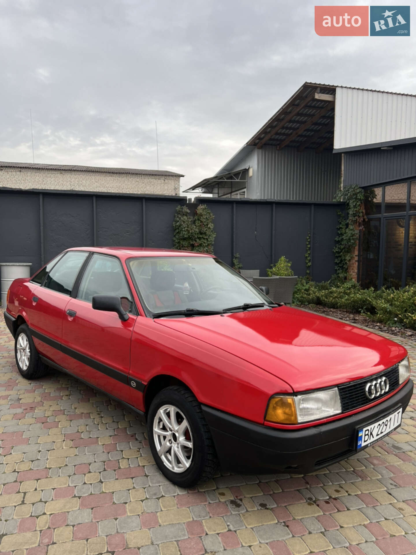 Головне фото звіту автомобіля AUDI 80 1988