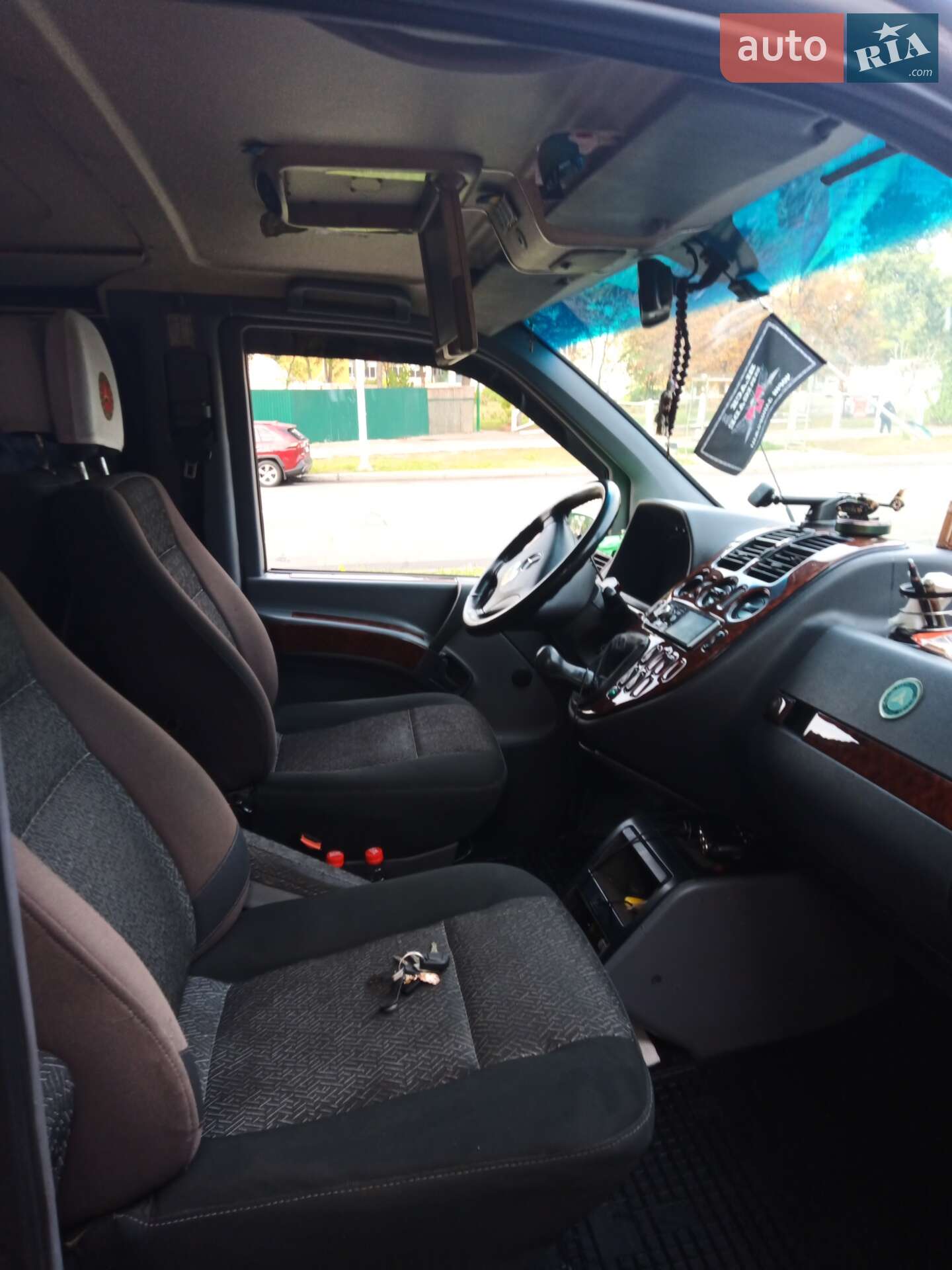 MERCEDES-BENZ 108 D 2001