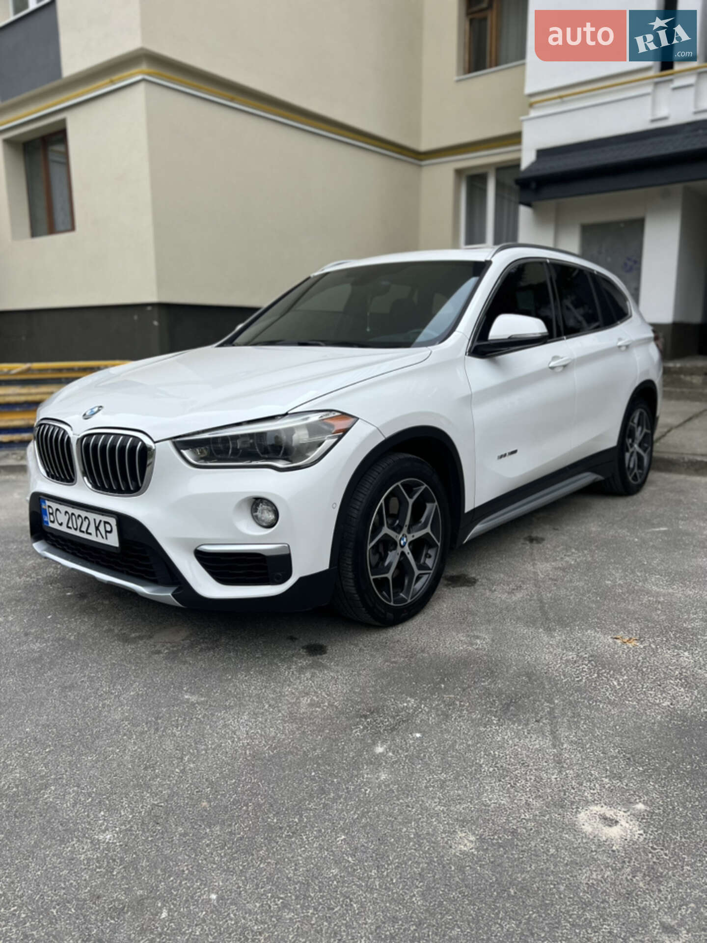 Головне фото звіту автомобіля BMW X1 2016