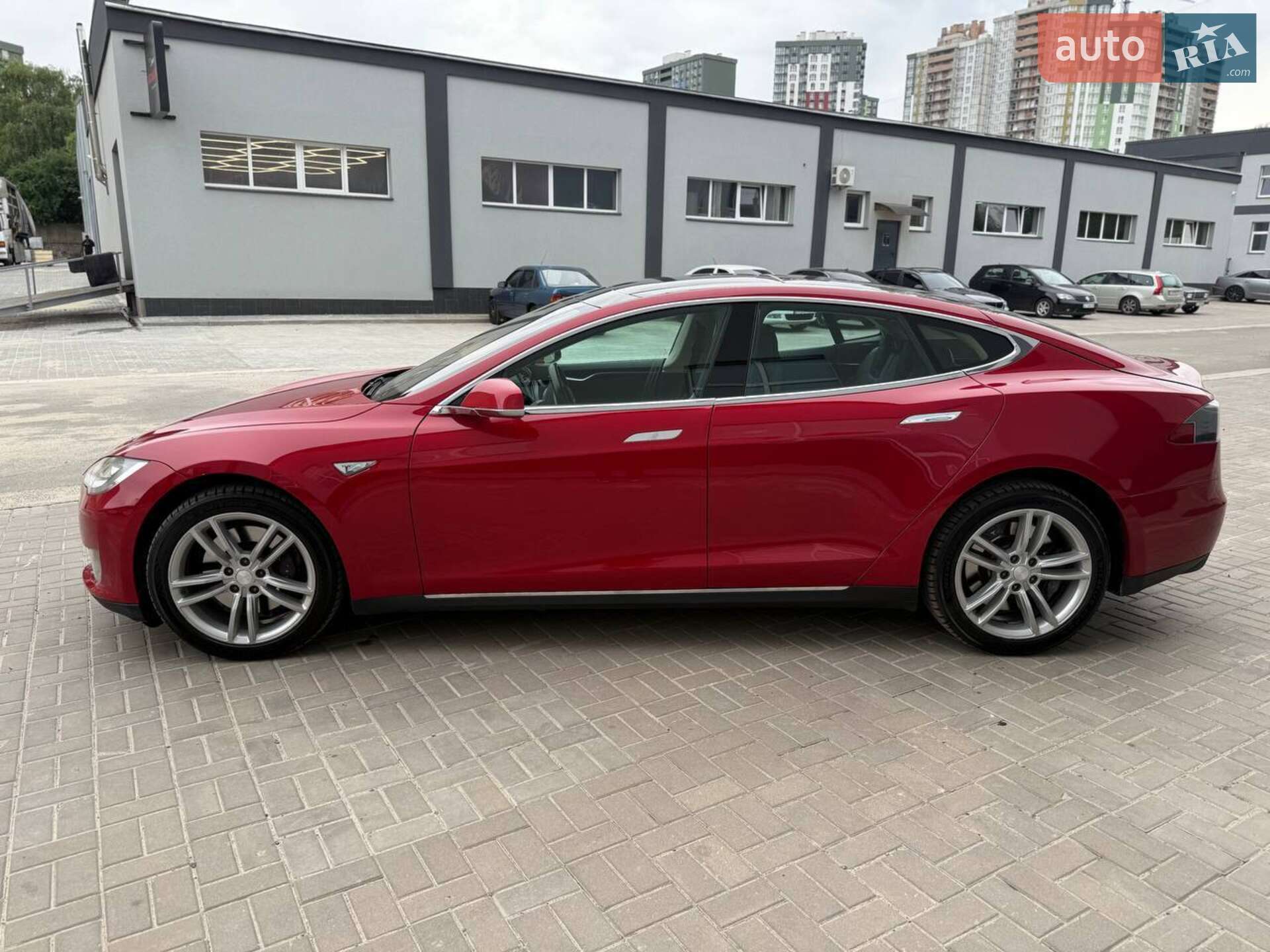 Головне фото звіту автомобіля TESLA MODEL S 2013
