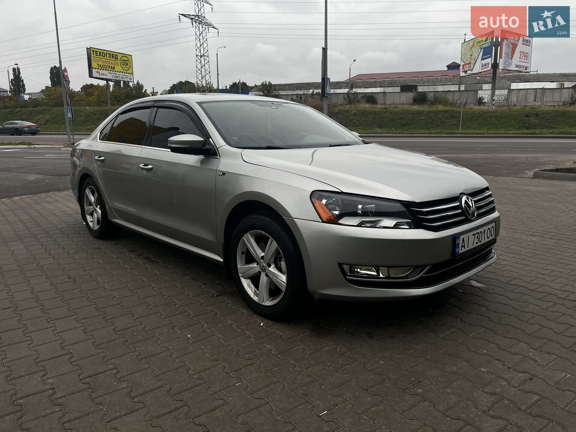 VOLKSWAGEN PASSAT 2012