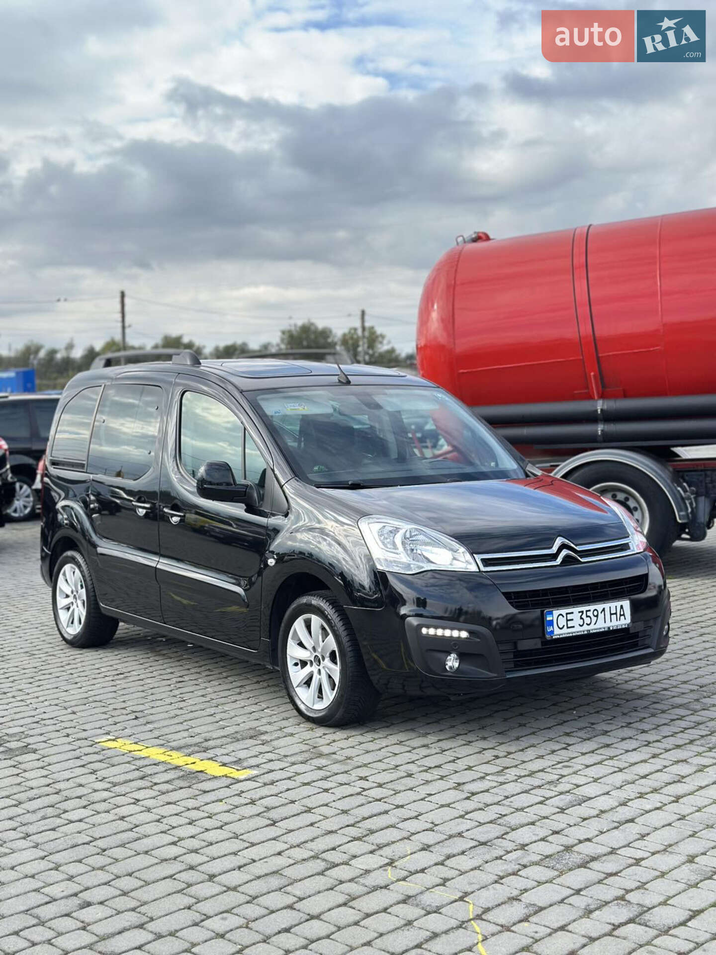 Головне фото звіту автомобіля CITROEN BERLINGO 2017