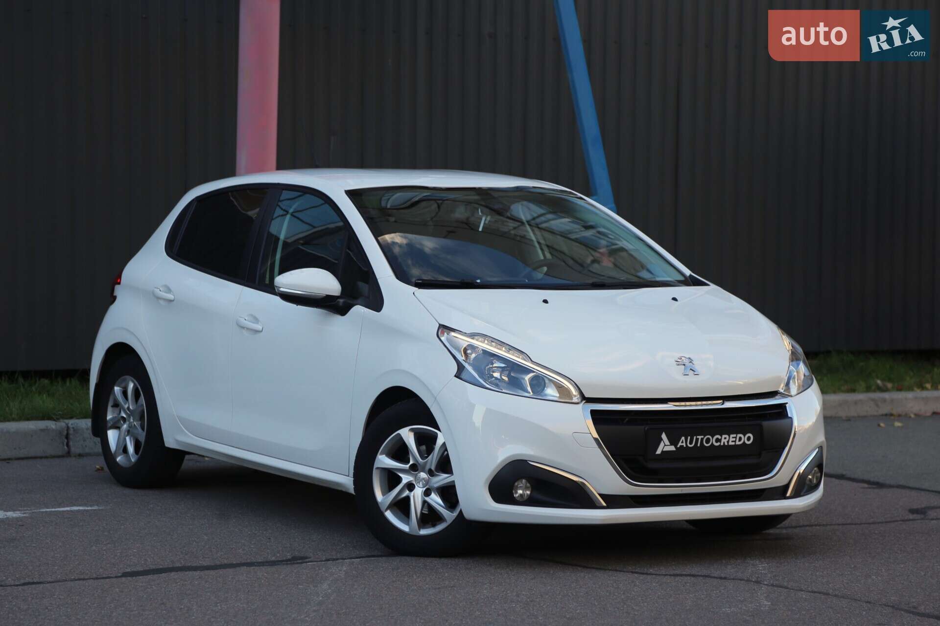 PEUGEOT 208 2019