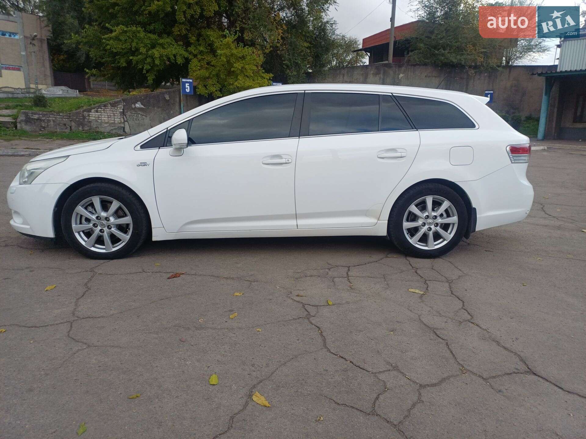 TOYOTA AVENSIS VERSO 2011