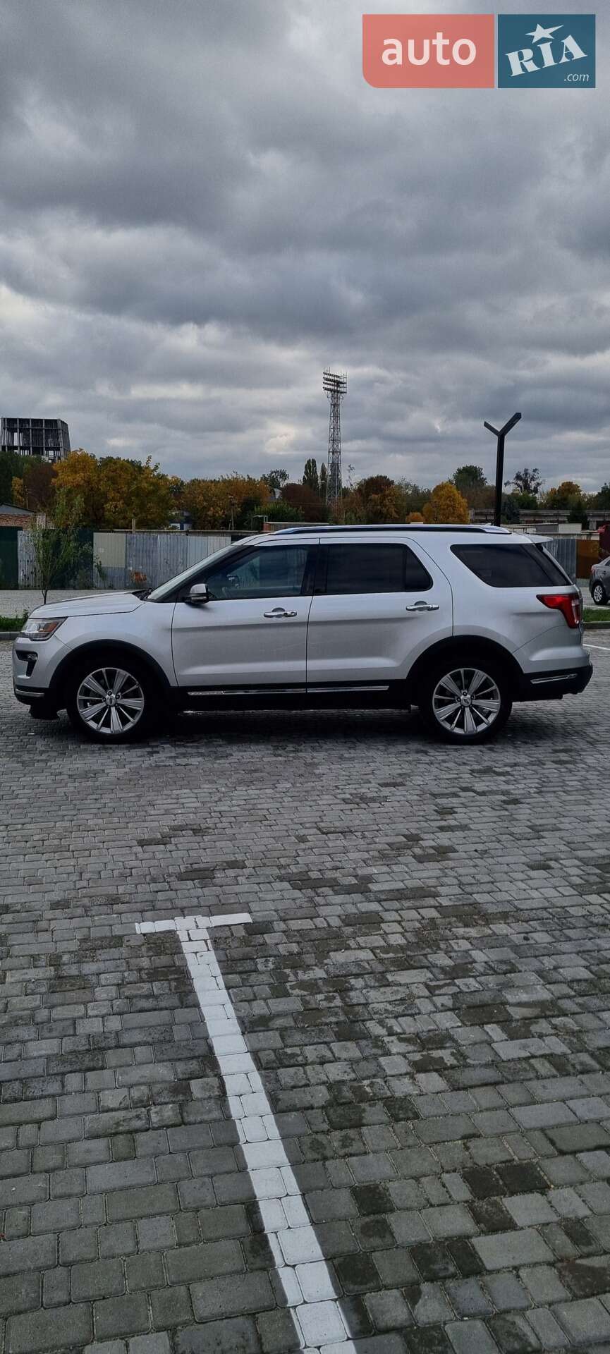 Головне фото звіту автомобіля FORD EXPLORER 2017