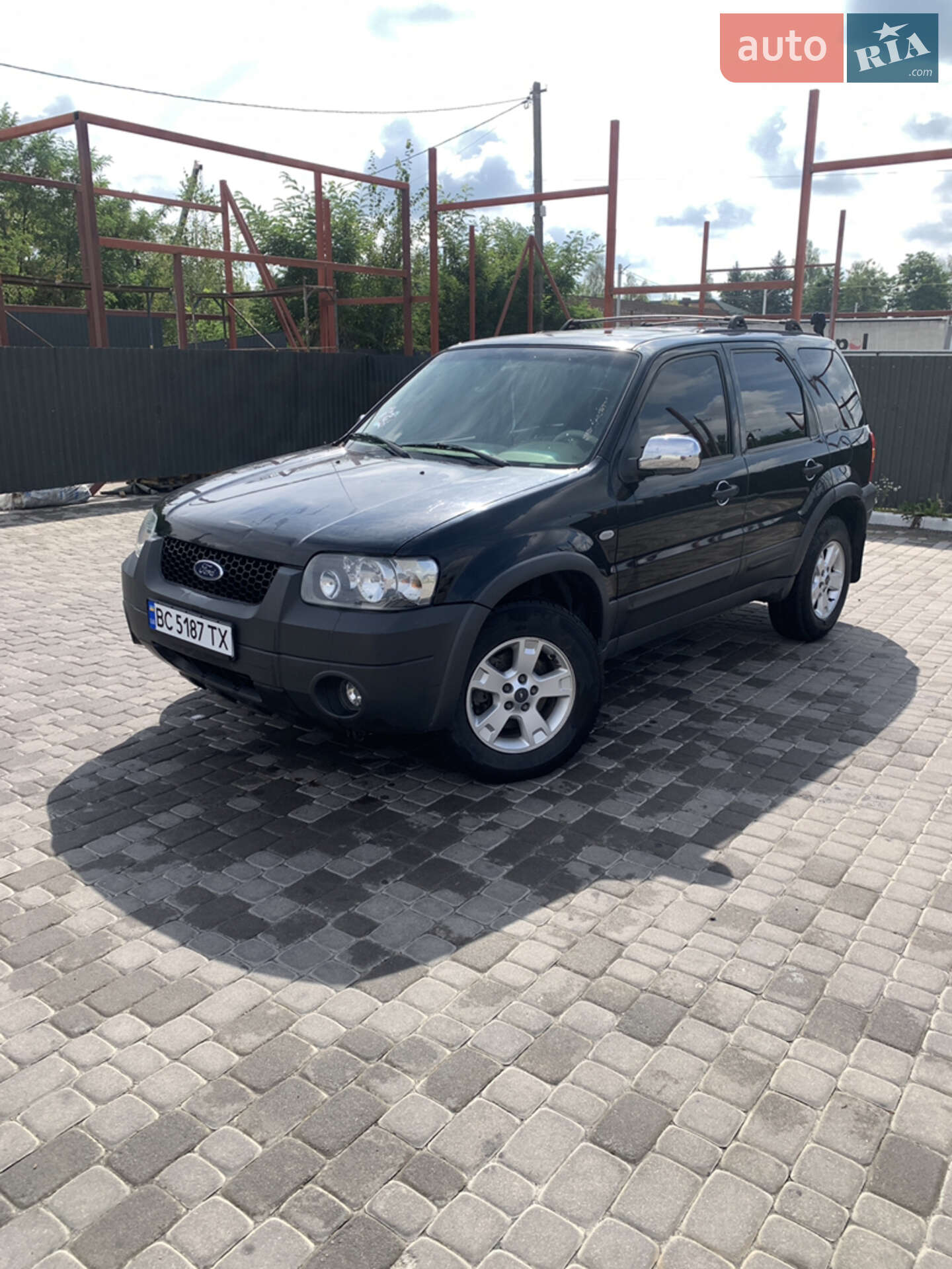 Головне фото звіту автомобіля FORD MAVERICK 2005