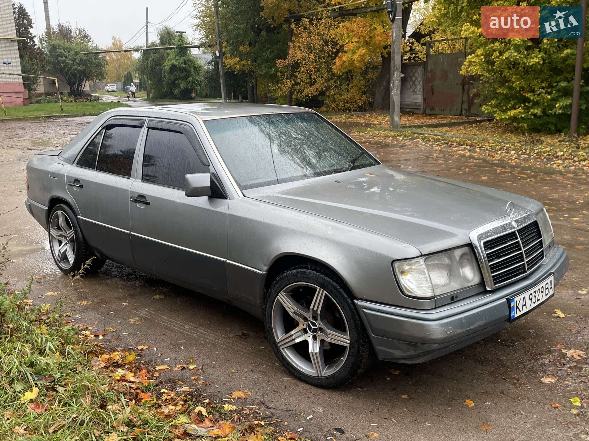 MERCEDES-BENZ 260 1989