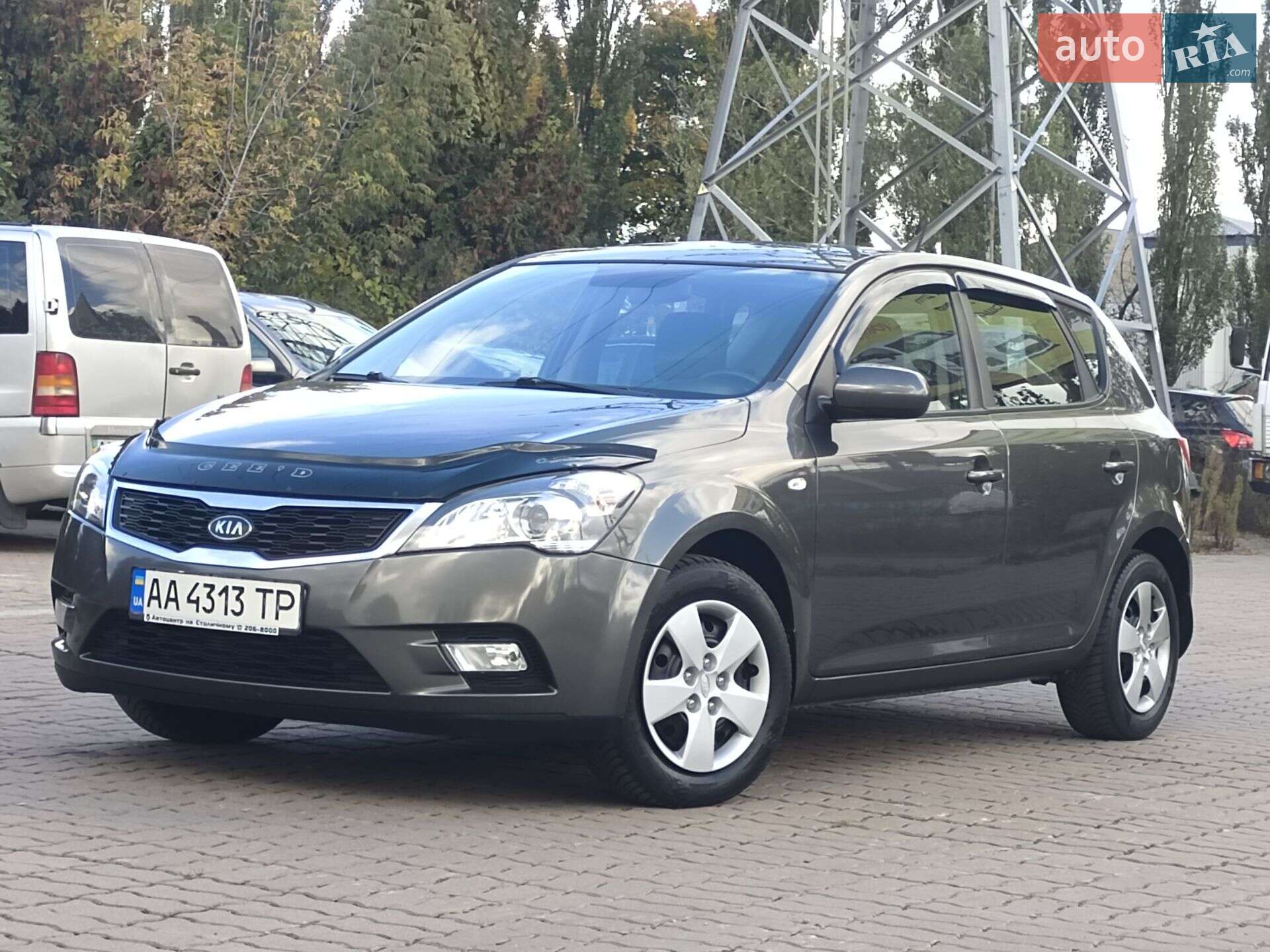 Головне фото звіту автомобіля KIA CEE'D 2011