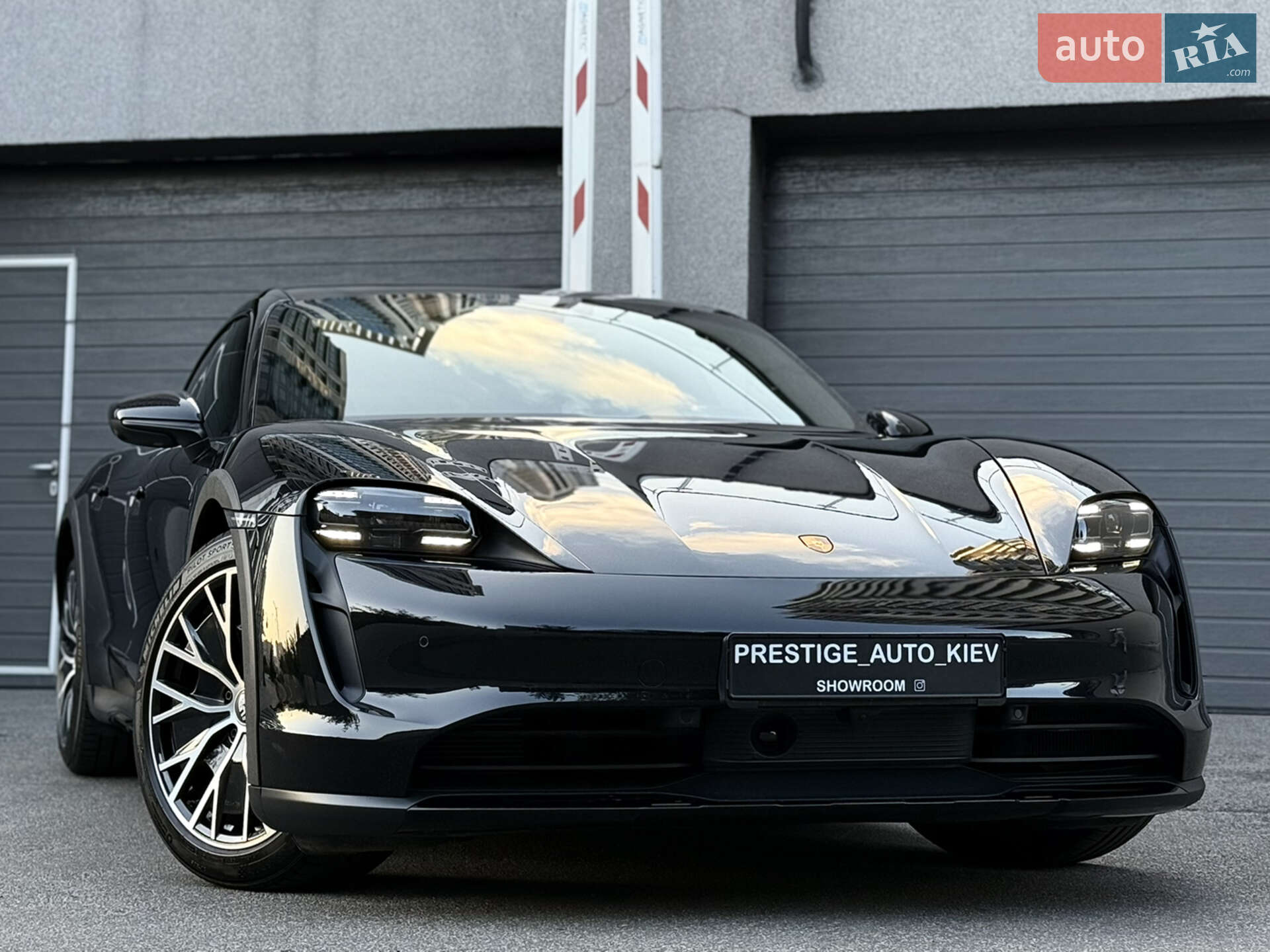 Porsche Taycan Cross Turismo 2023