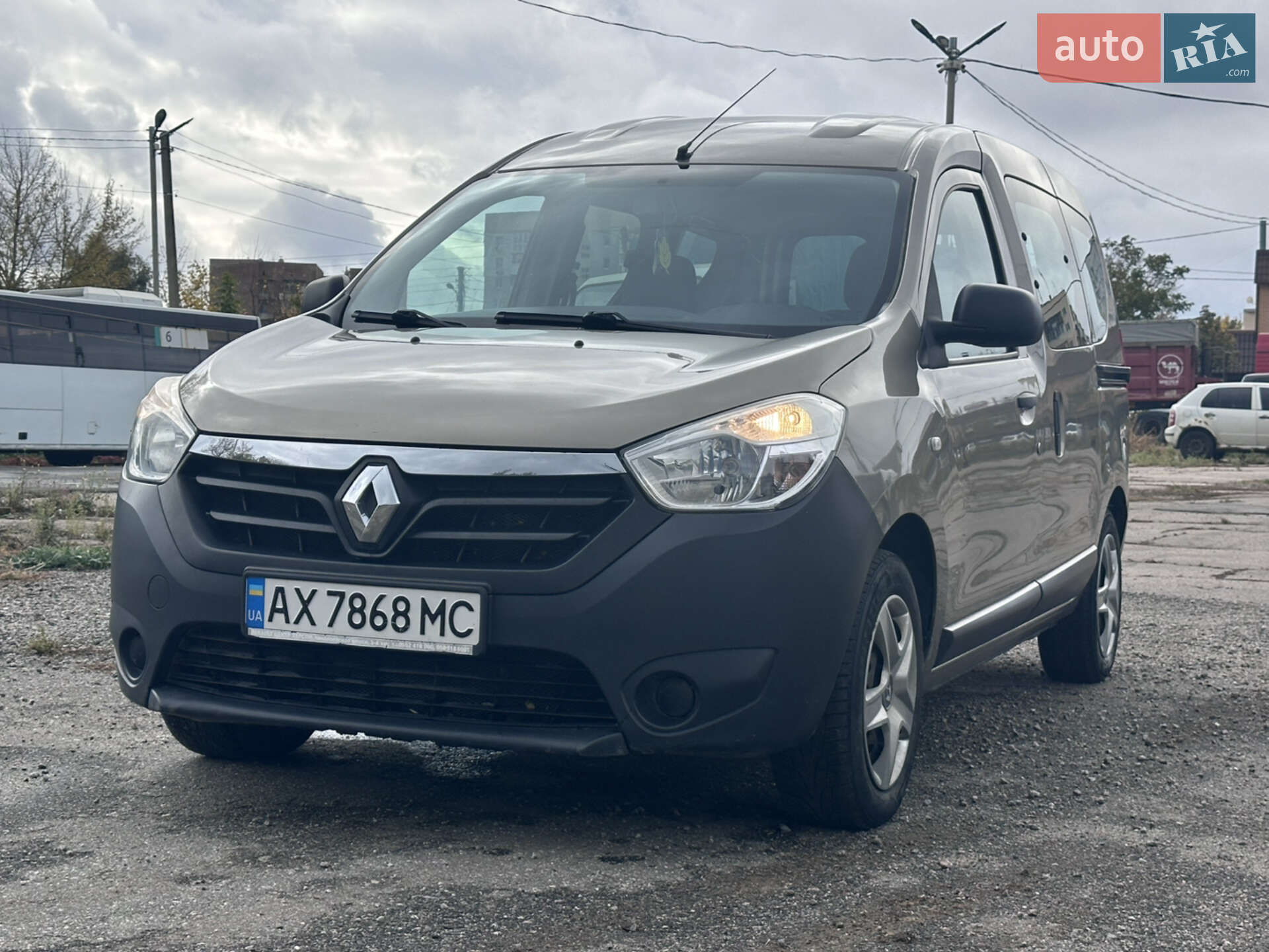 RENAULT DOKKER 2015