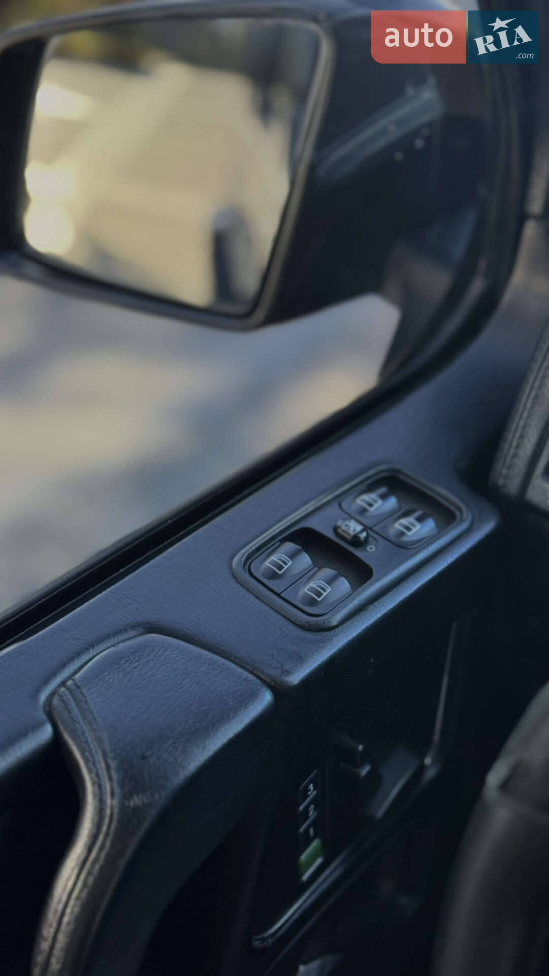 MERCEDES-BENZ G 500 2011