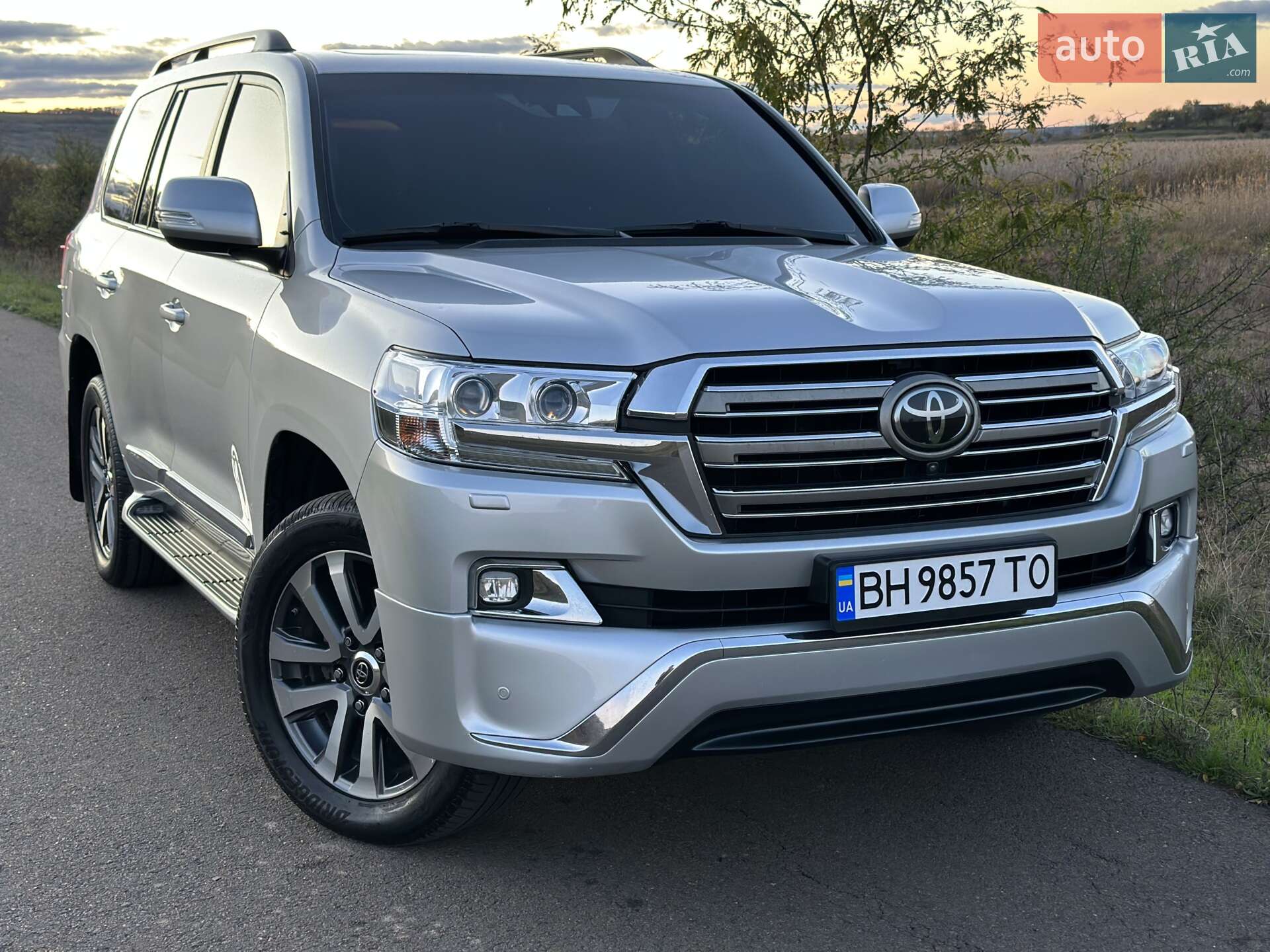 Головне фото звіту автомобіля TOYOTA LAND CRUISER 200 2016