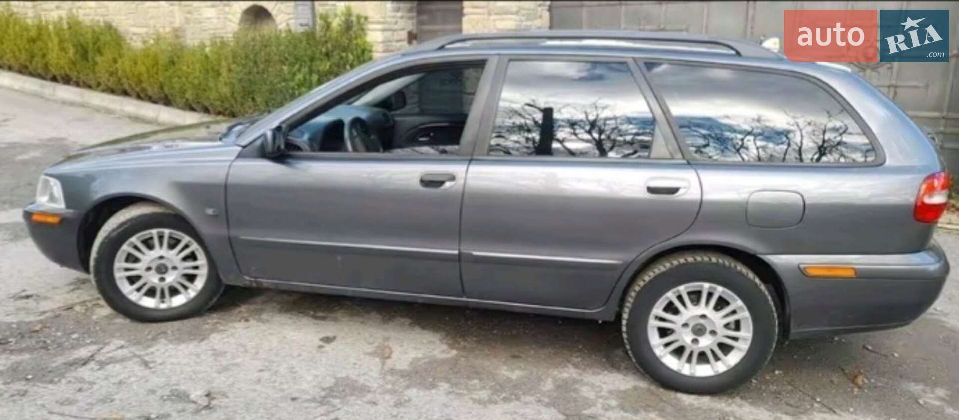 VOLVO V40 2003