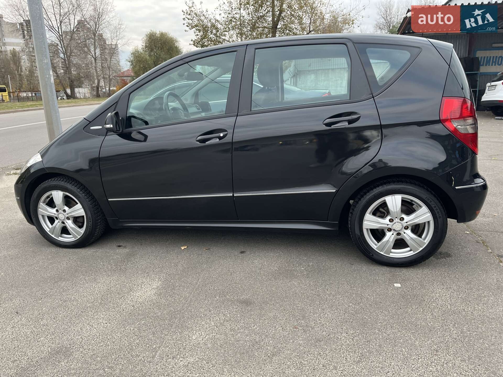 MERCEDES-BENZ A 180 2010