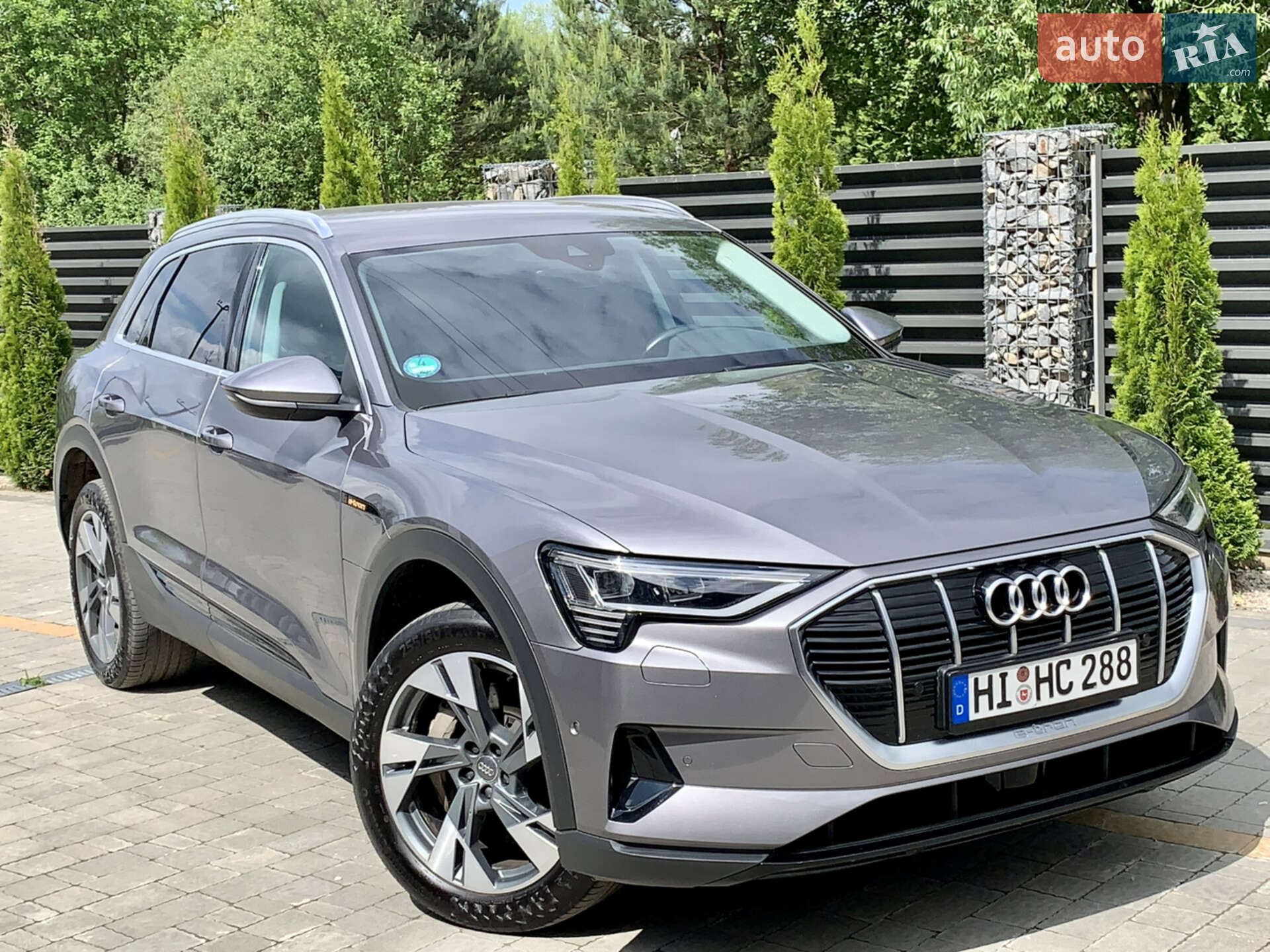 Головне фото звіту автомобіля AUDI E-TRON 2019