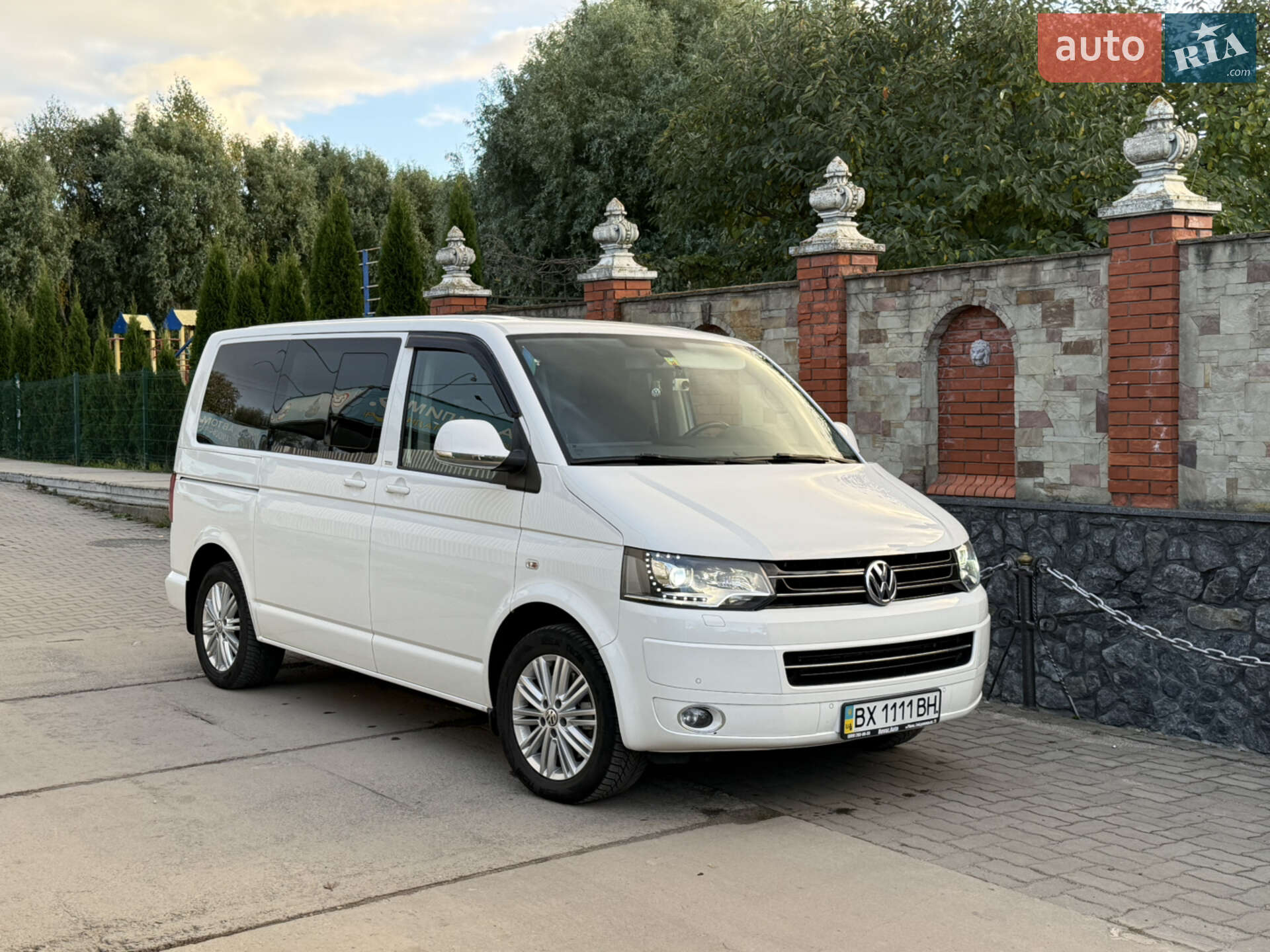 VOLKSWAGEN MULTIVAN 2015