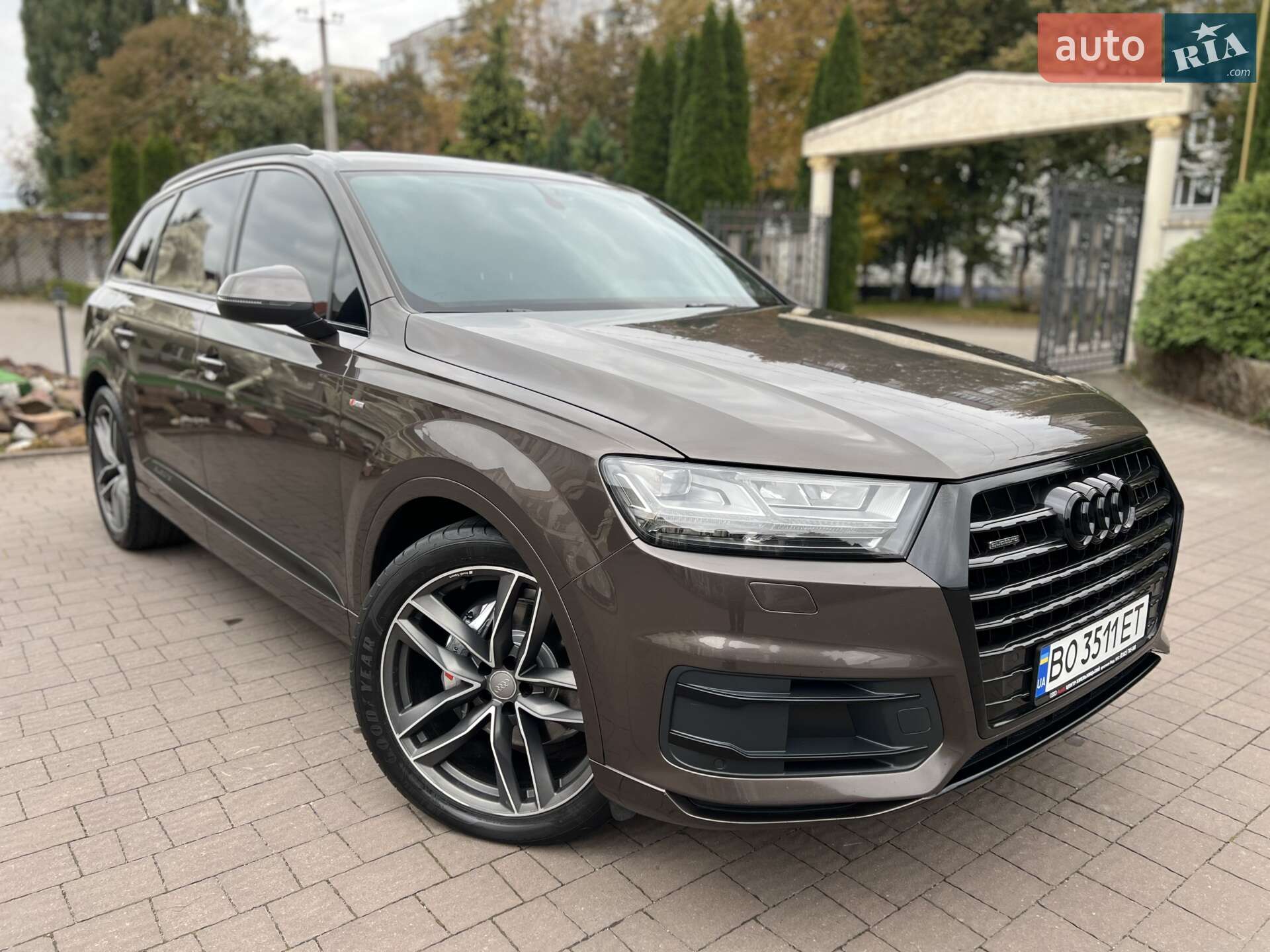 Головне фото звіту автомобіля AUDI Q7 2015