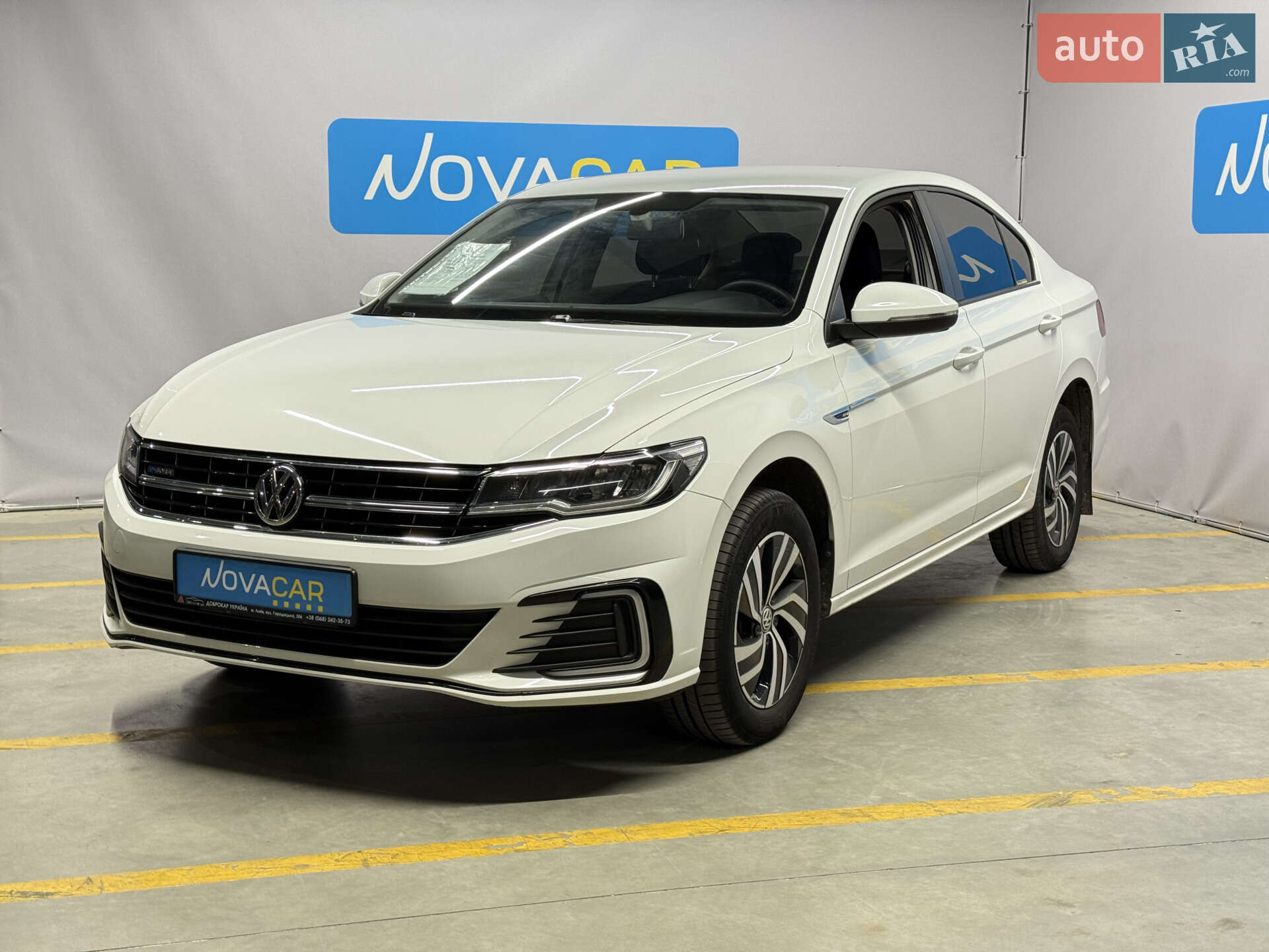 VOLKSWAGEN E-BORA 2019