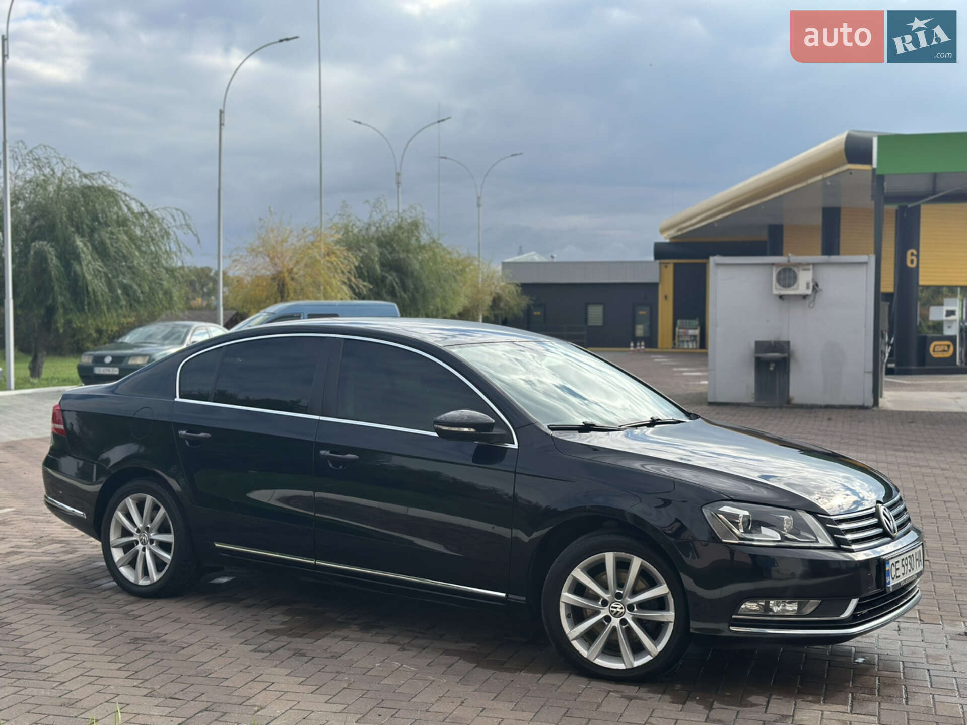 VOLKSWAGEN PASSAT 2011