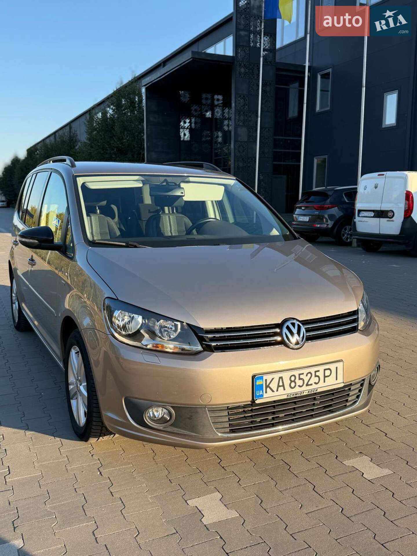 VOLKSWAGEN TOURAN 2012