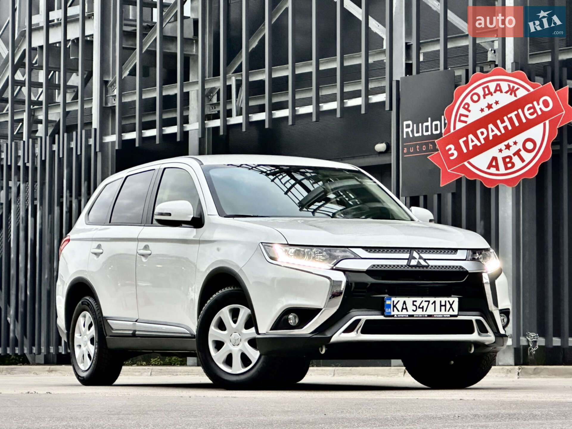 Головне фото звіту автомобіля MITSUBISHI OUTLANDER 2021