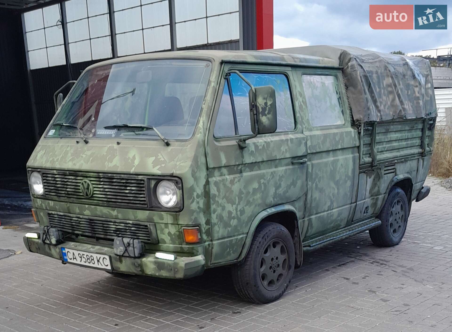 VOLKSWAGEN TRANSPORTER 1989