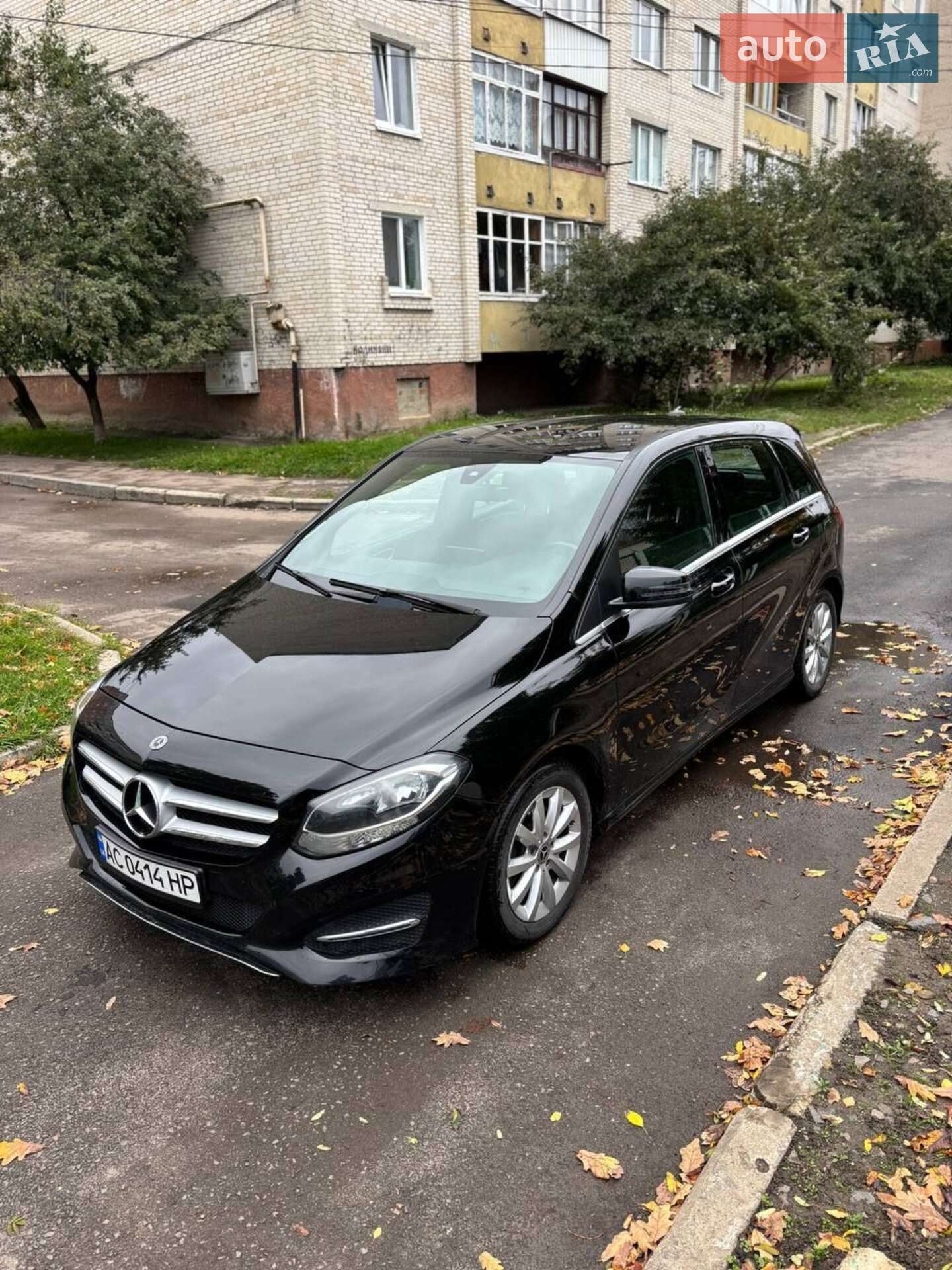 MERCEDES-BENZ B 180 2017