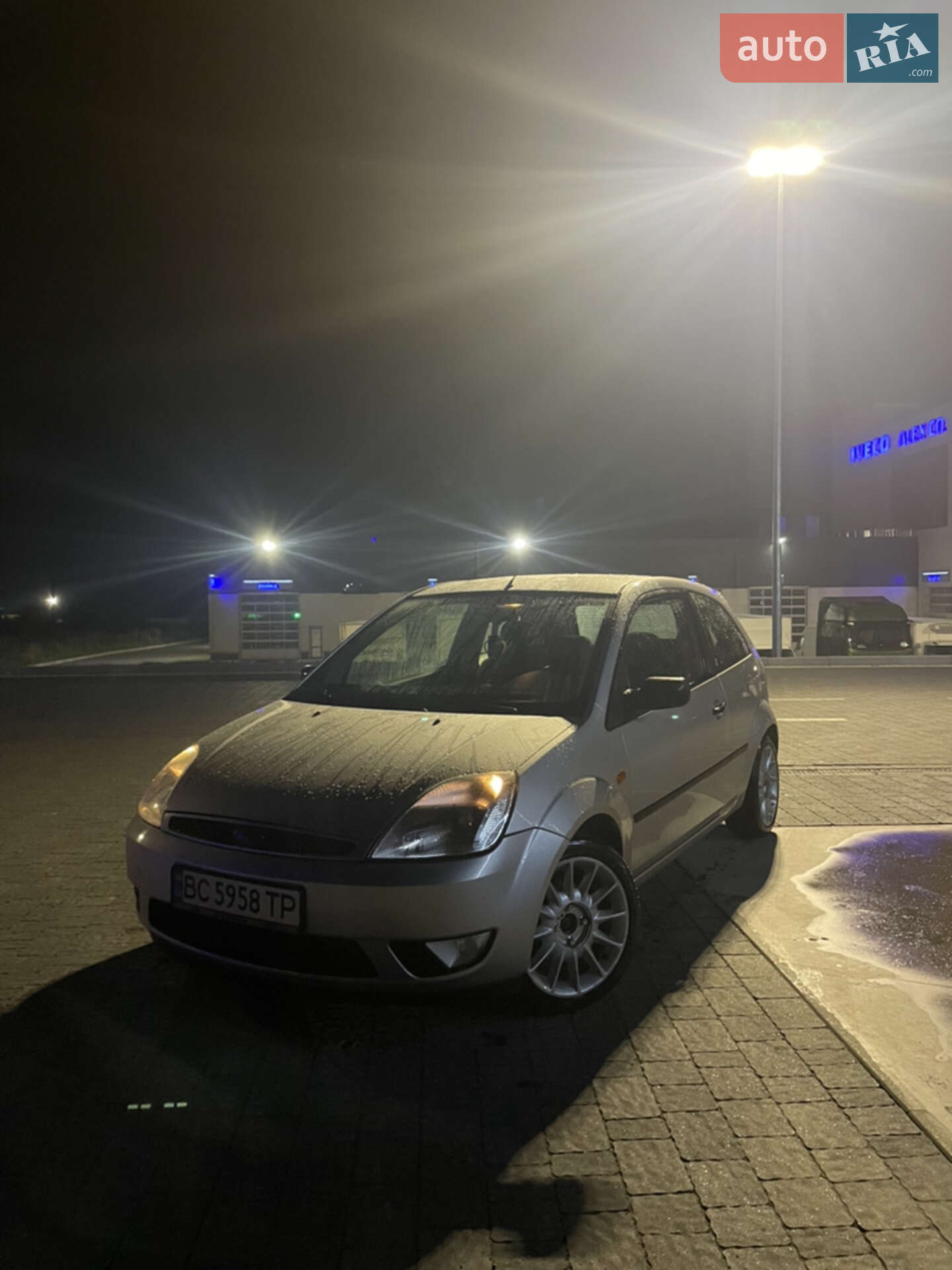 FORD FIESTA 2004