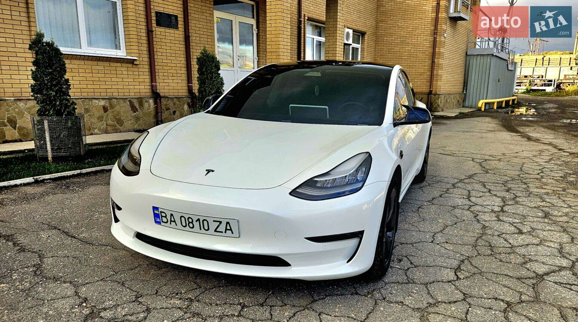 TESLA MODEL 3
